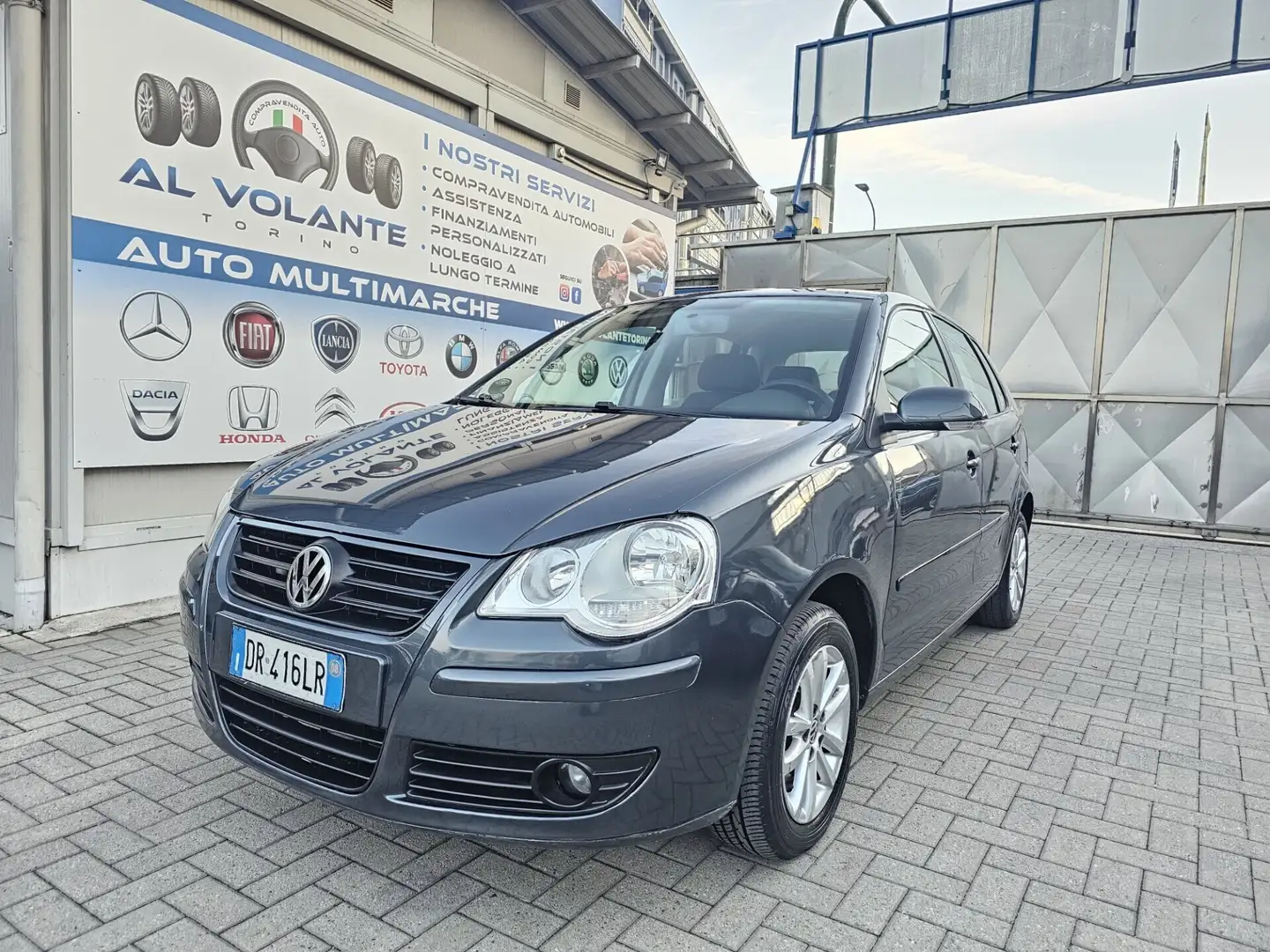 Volkswagen Polo 1.4/80CV 16V 5p. Comfortline Gris - 2