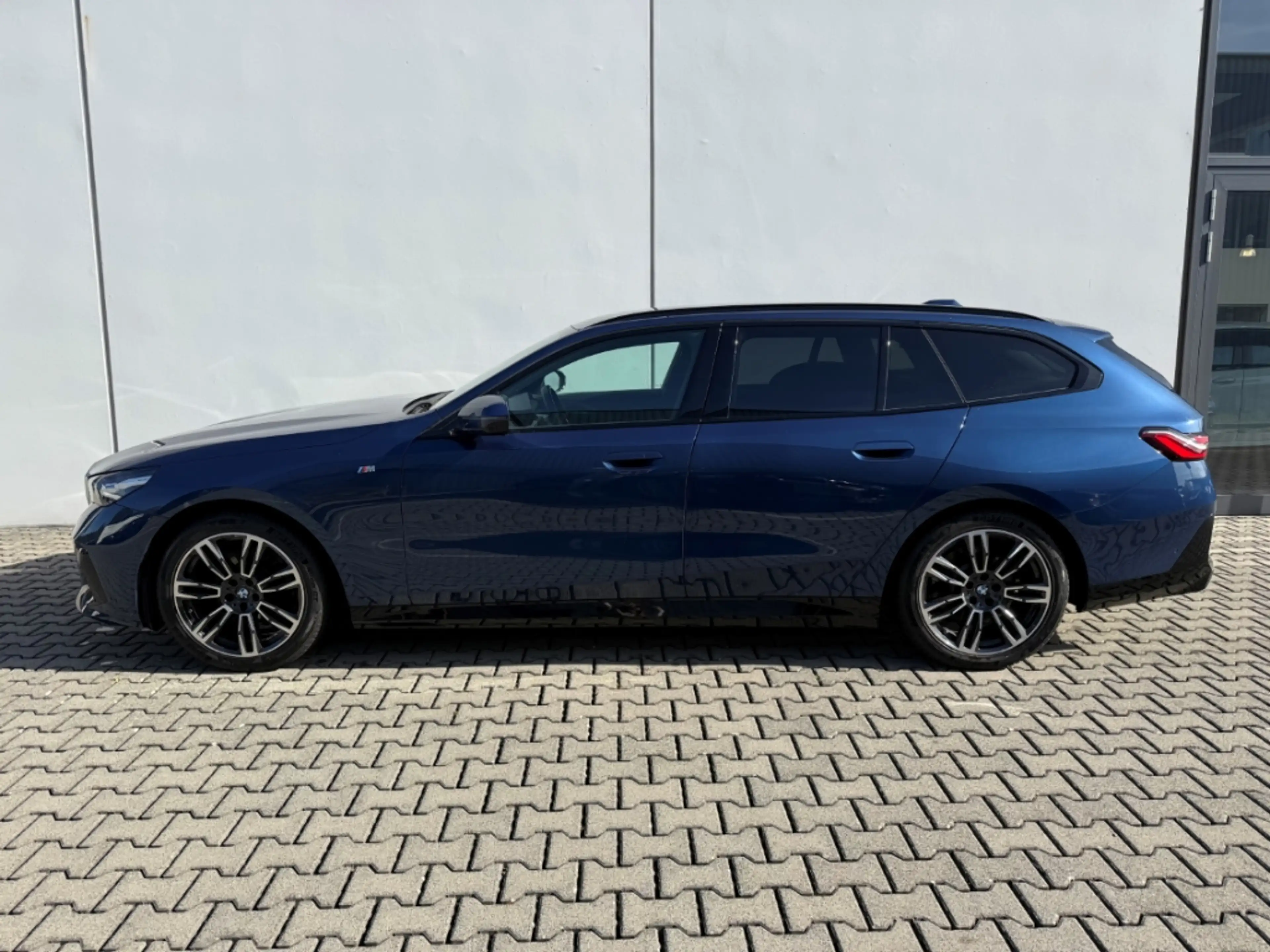 BMW 520 dA Touring M-Sport Sportpaket HUD AHK-klappbar Nav — photo 3