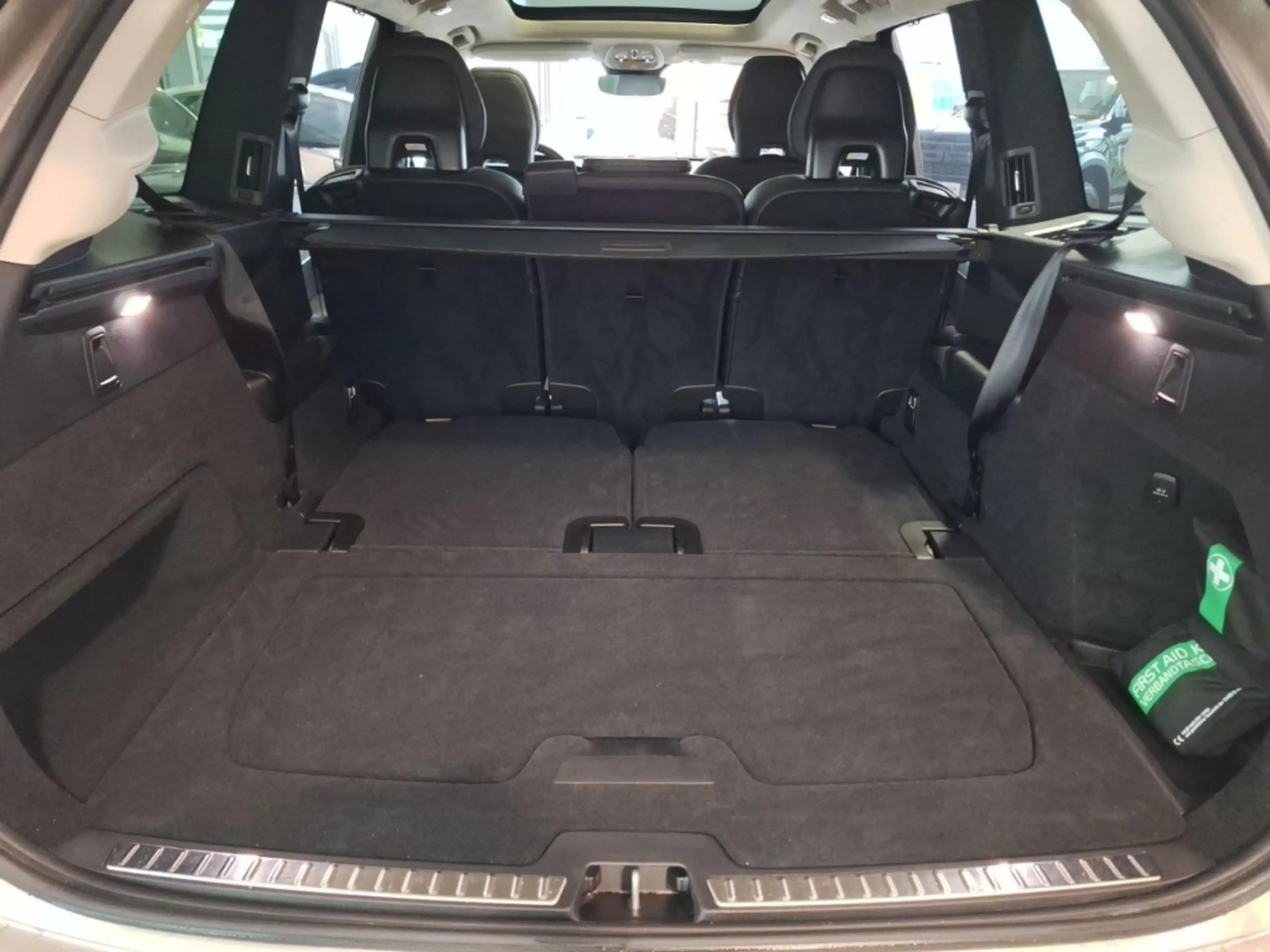 Volvo XC90 T8 AWD Ultra Bright - Luftfahrwerk B&W — photo 12