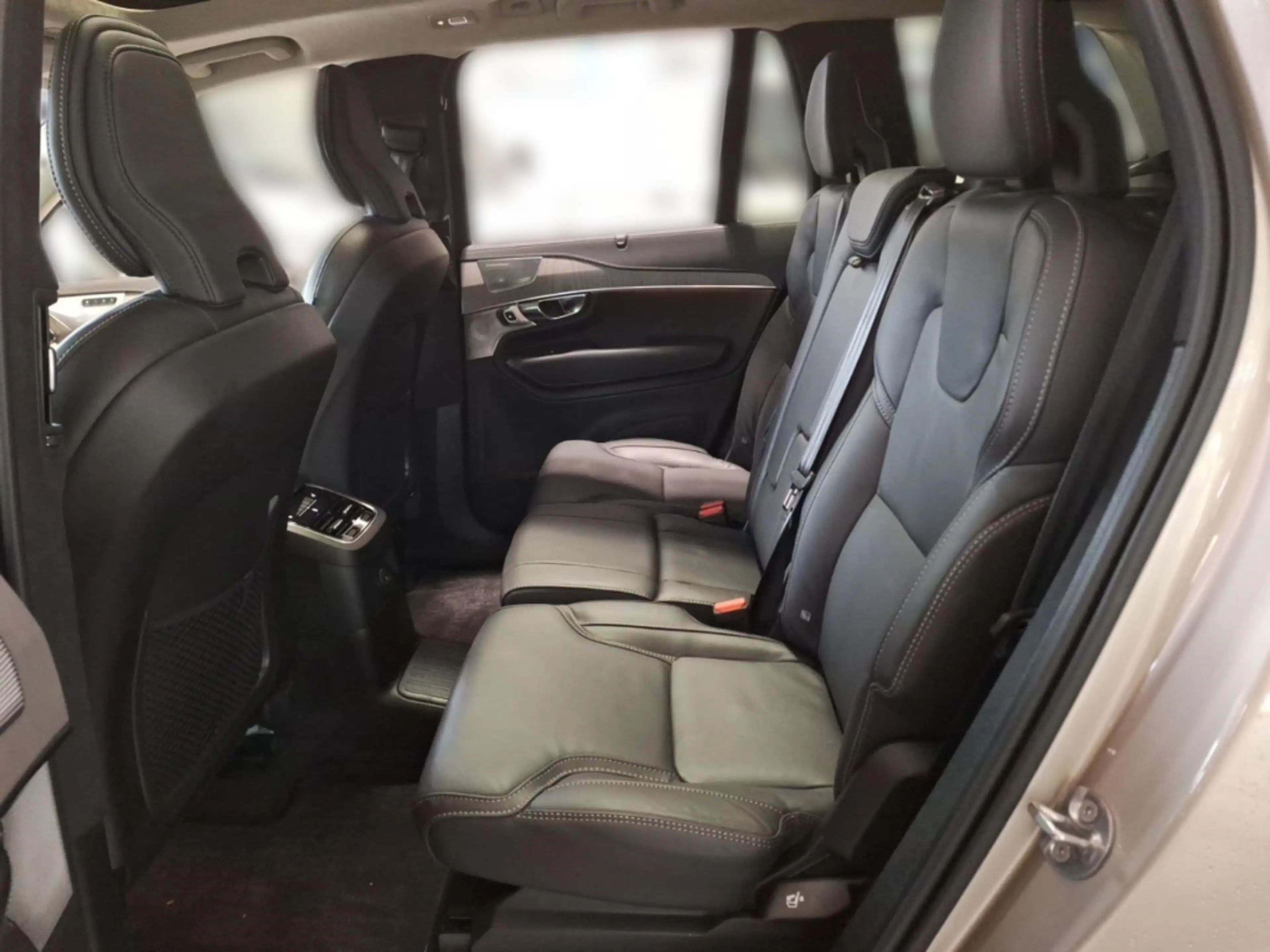 Volvo XC90 T8 AWD Ultra Bright - Luftfahrwerk B&W — photo 11