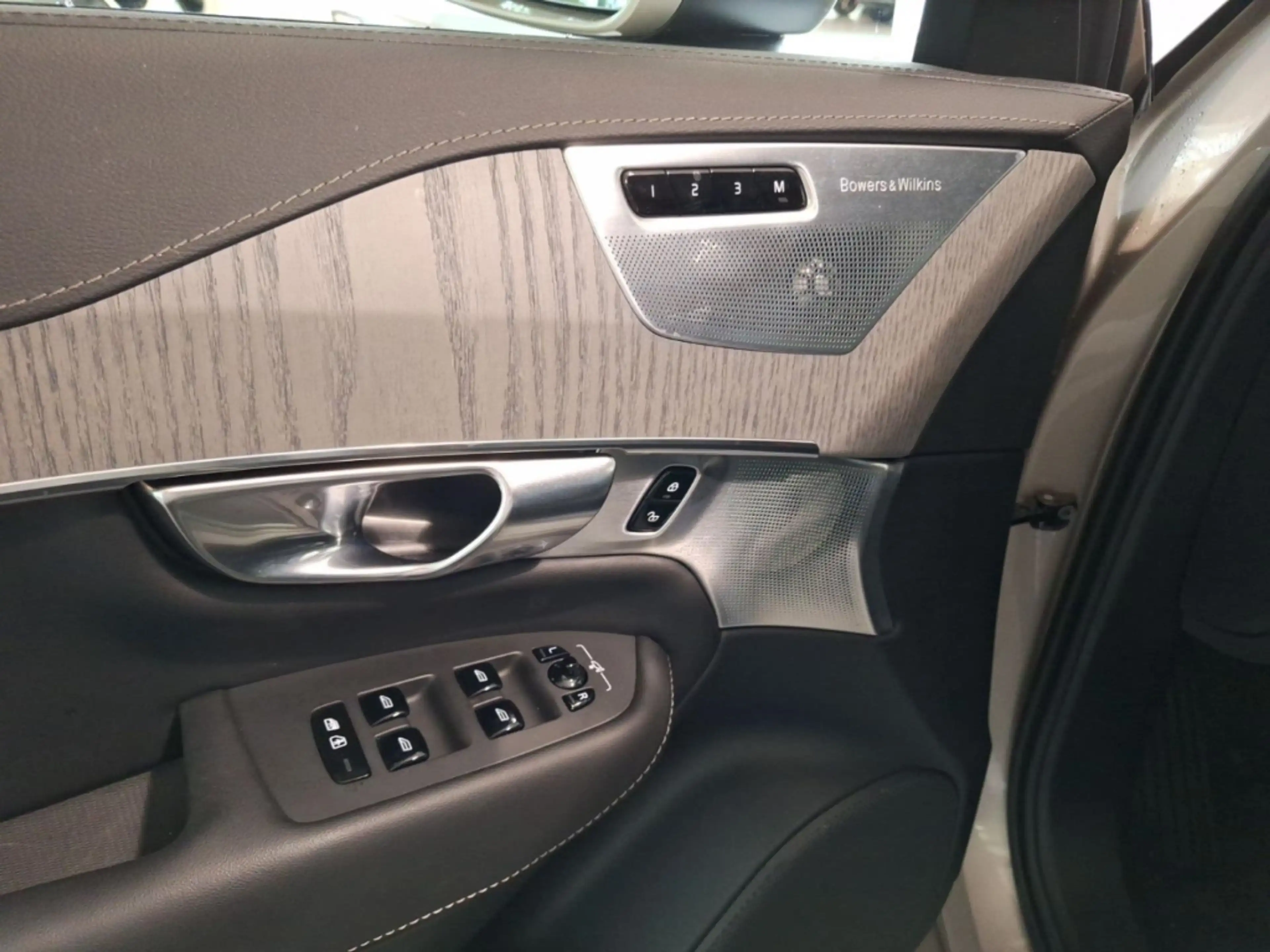 Volvo XC90 T8 AWD Ultra Bright - Luftfahrwerk B&W — photo 13
