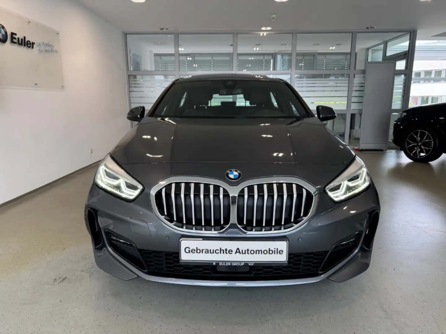BMW 118 i A 5-Türer Sportpaket AHK-abnehmbar AHK El. Panod Grau - 2