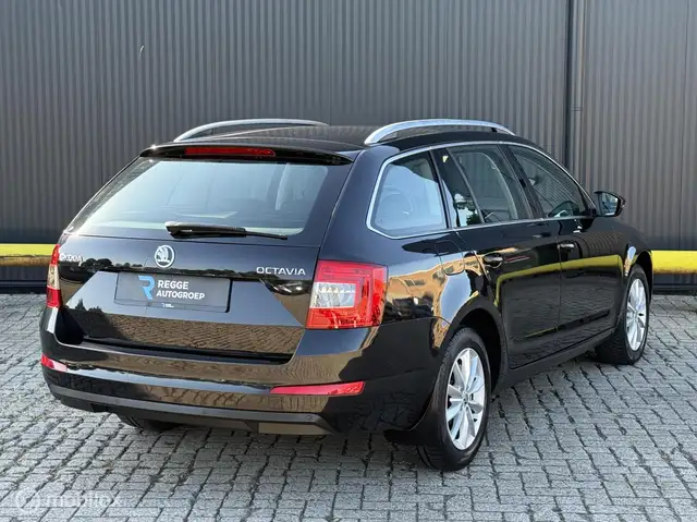Skoda Octavia view 3