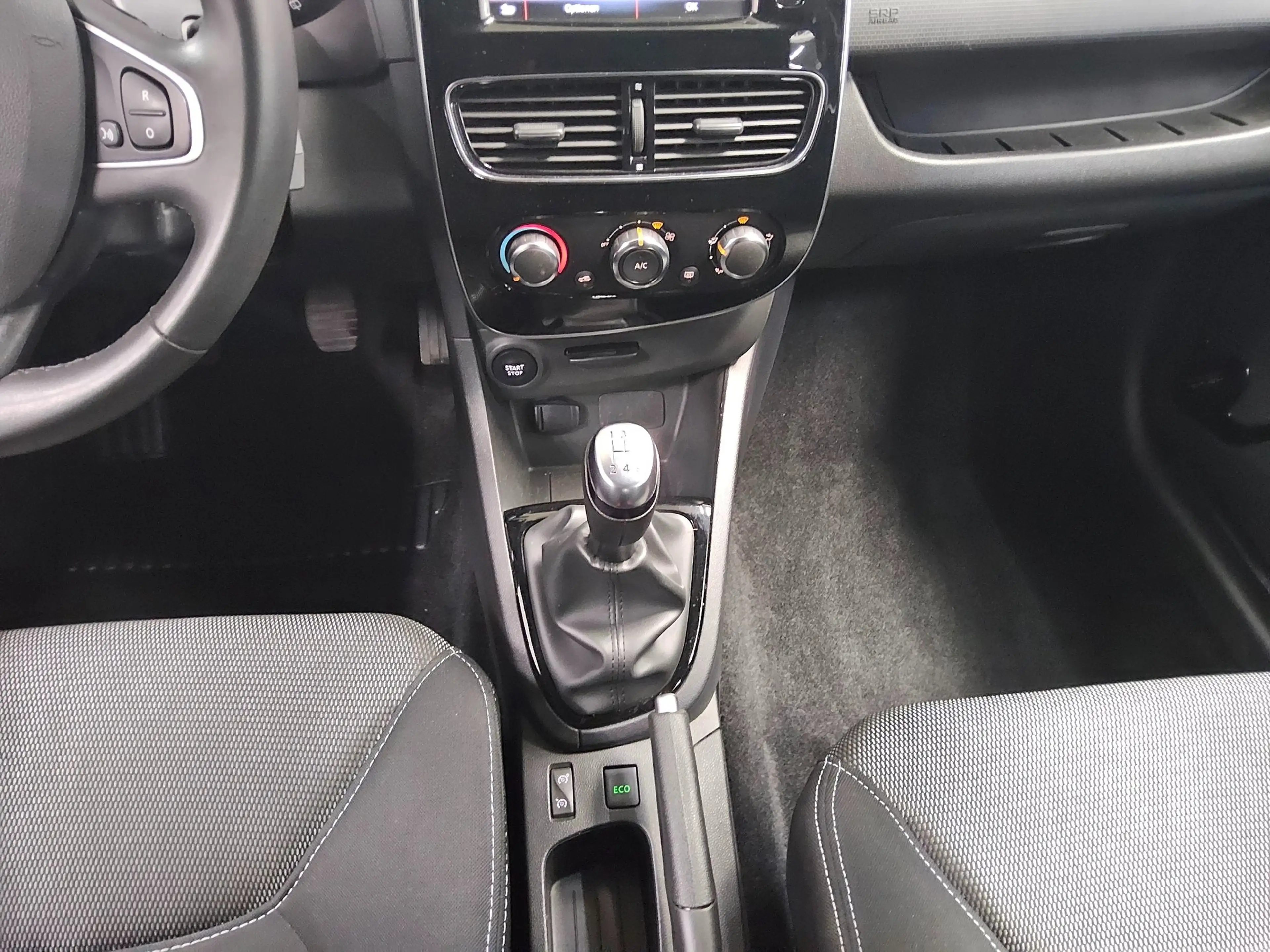 Renault Clio CLIO T-LEDER NAVI KLIMA RADIO TEMPO PDC — photo 6