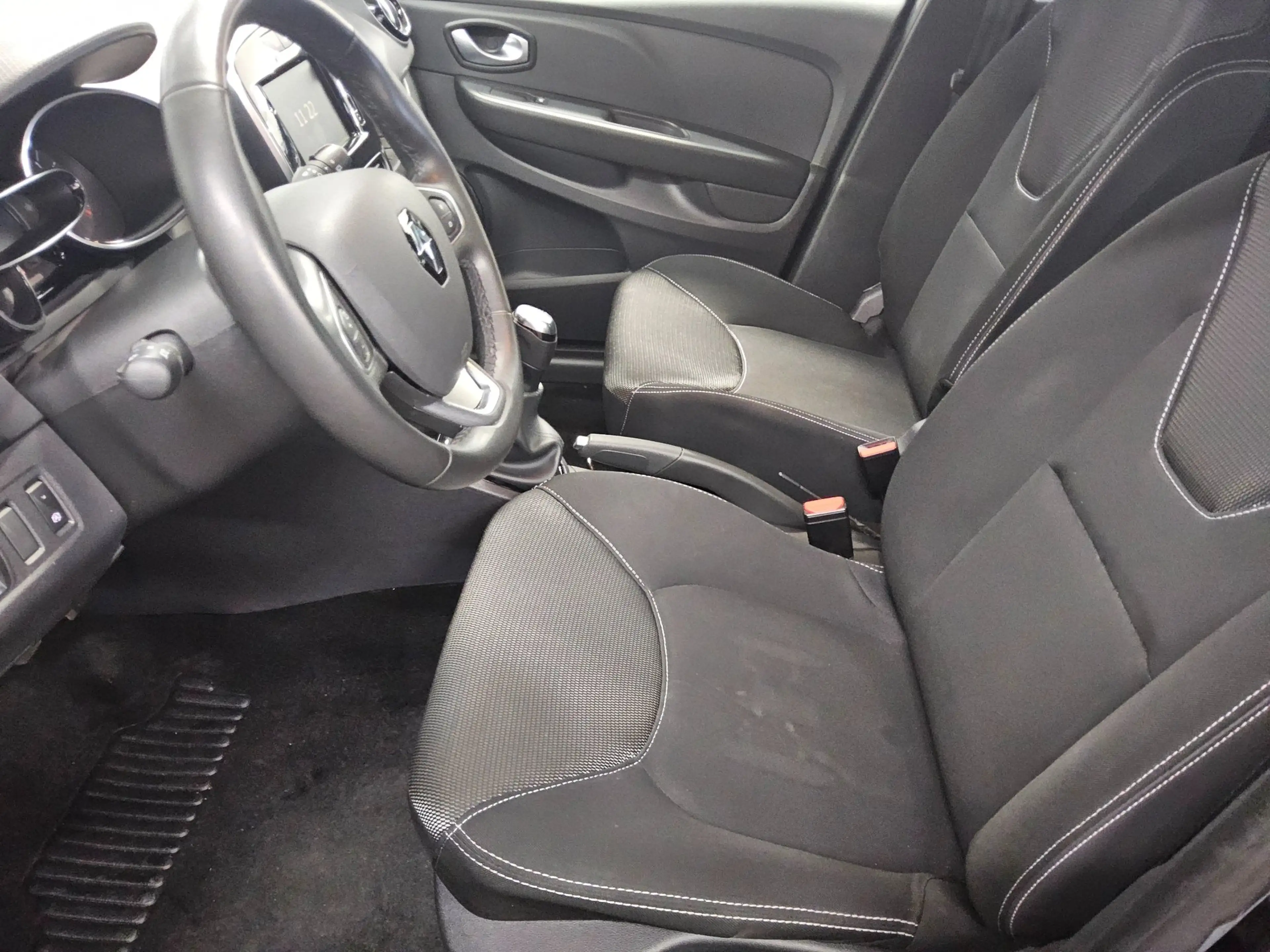 Renault Clio CLIO T-LEDER NAVI KLIMA RADIO TEMPO PDC — photo 8