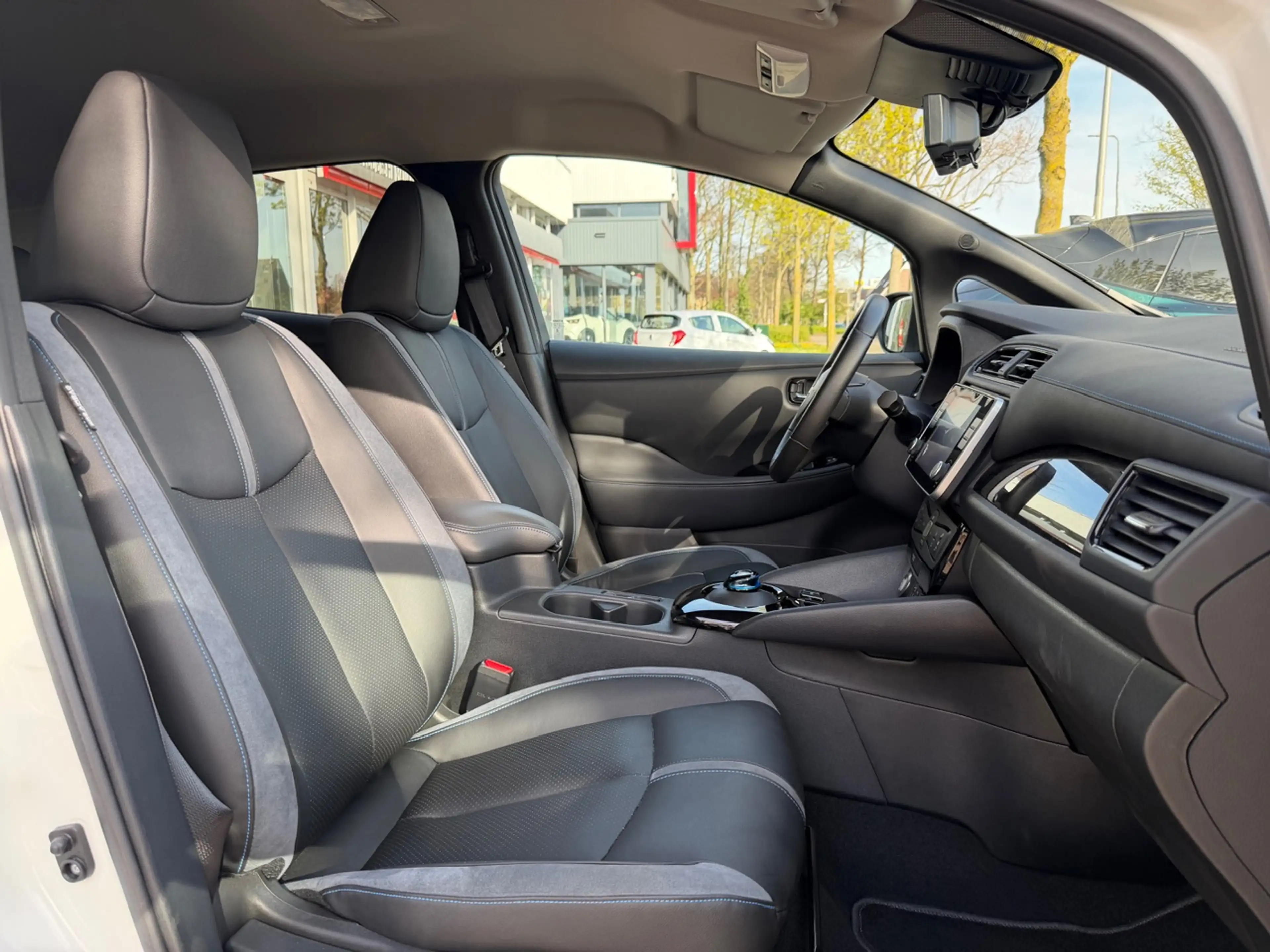 Nissan Leaf Electric 39kWh Tekna | Leder | Navigatie | Apple C — photo 8