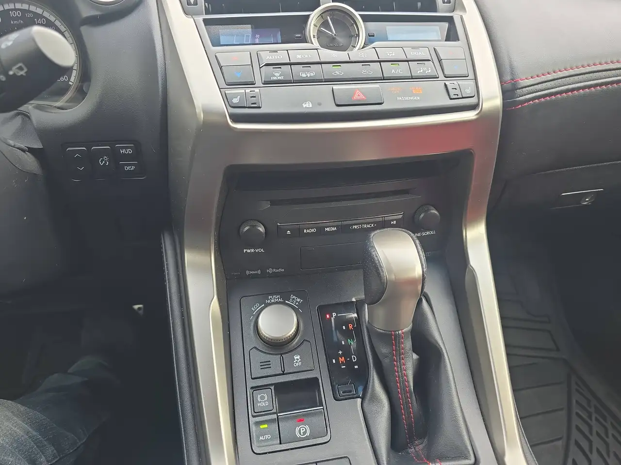 Lexus NX fotografie Lexus NX