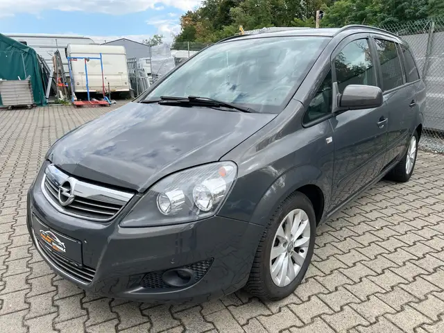 Opel Zafira view 4