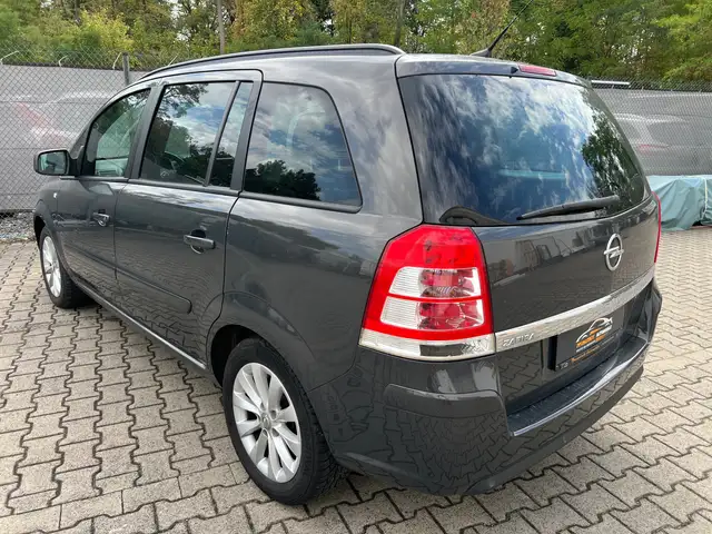 Opel Zafira view 8