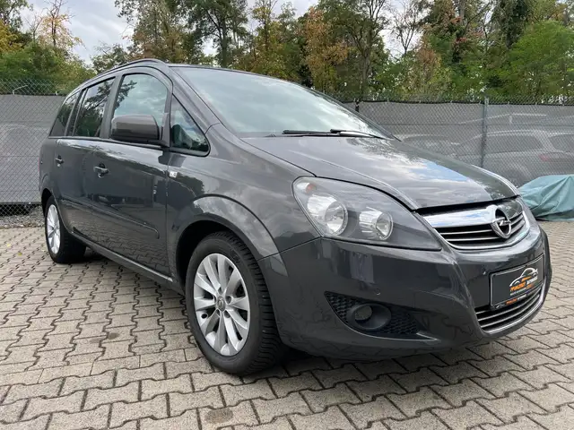 Opel Zafira view 3