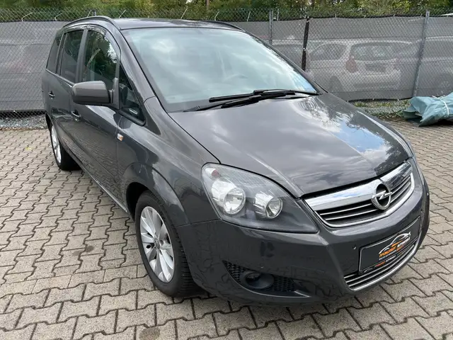 Opel Zafira view 2