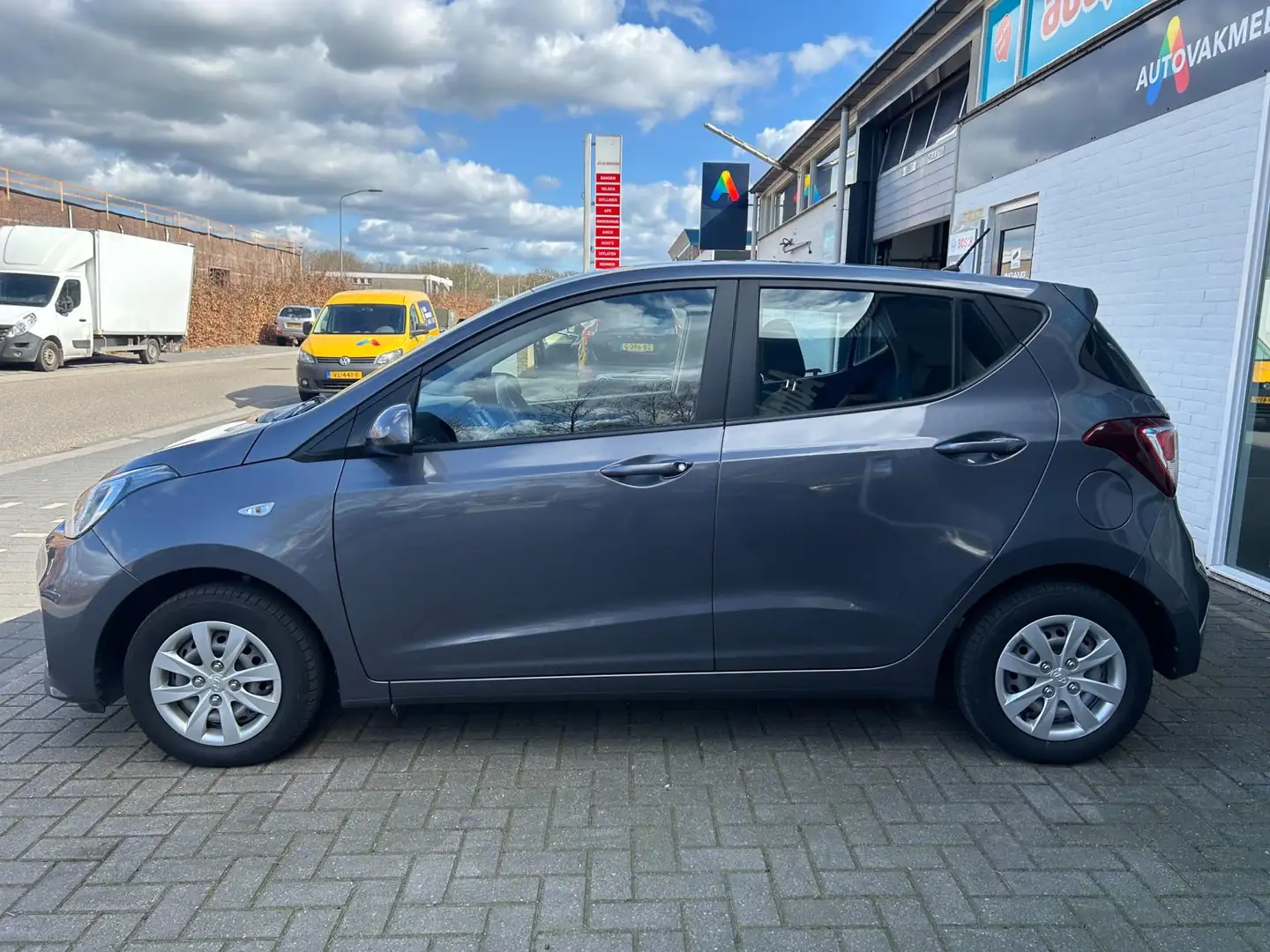 Hyundai i10 1.0i Comfort Grau - 2