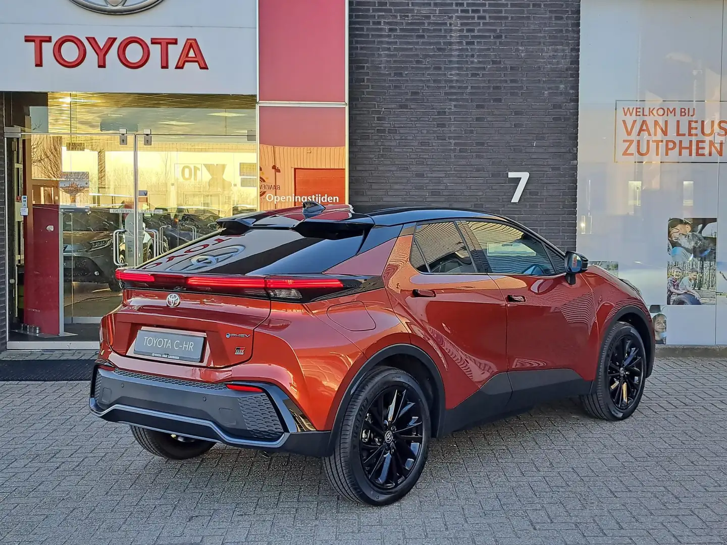 Toyota C-HR 2.0 Plug-in Hybrid 220 GR SPORT NIEUW DIRECT LEVER Zwart - 2