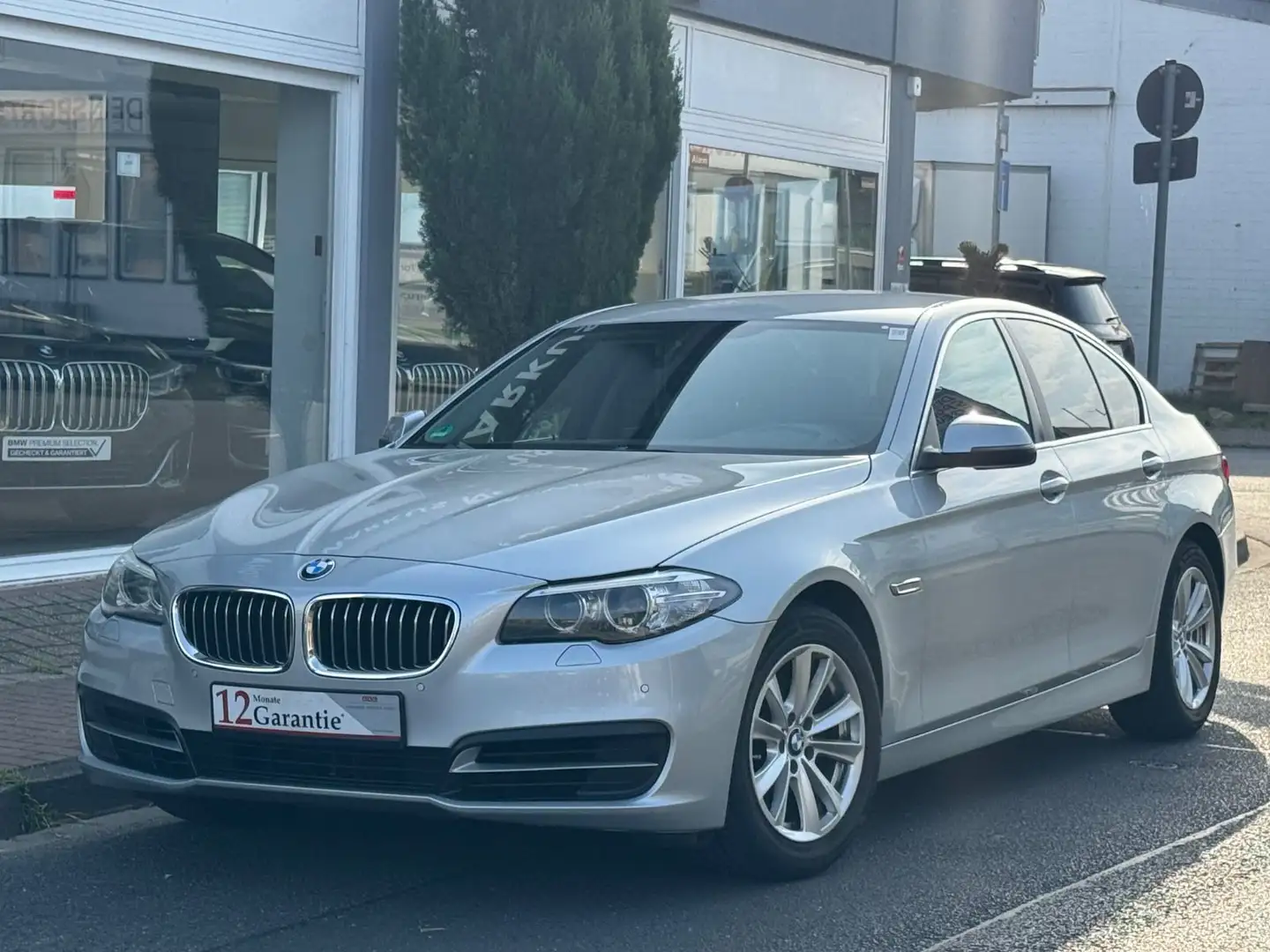 BMW 520 d Limo. Steptronic Facelift *Tempo*Navi*LED Silber - 1