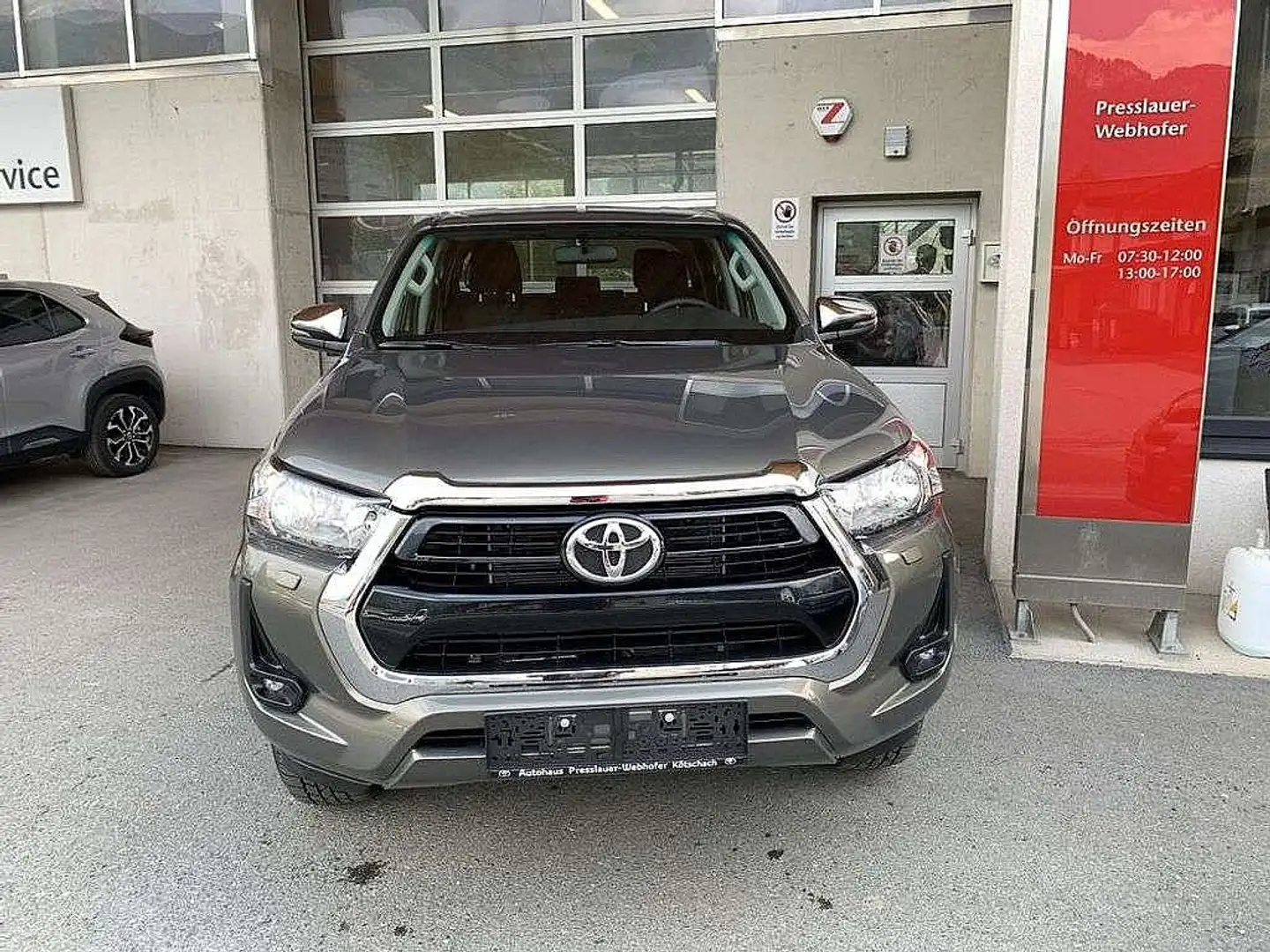 Toyota Hilux Double Cab Active 4x4 Schalter Beige - 2