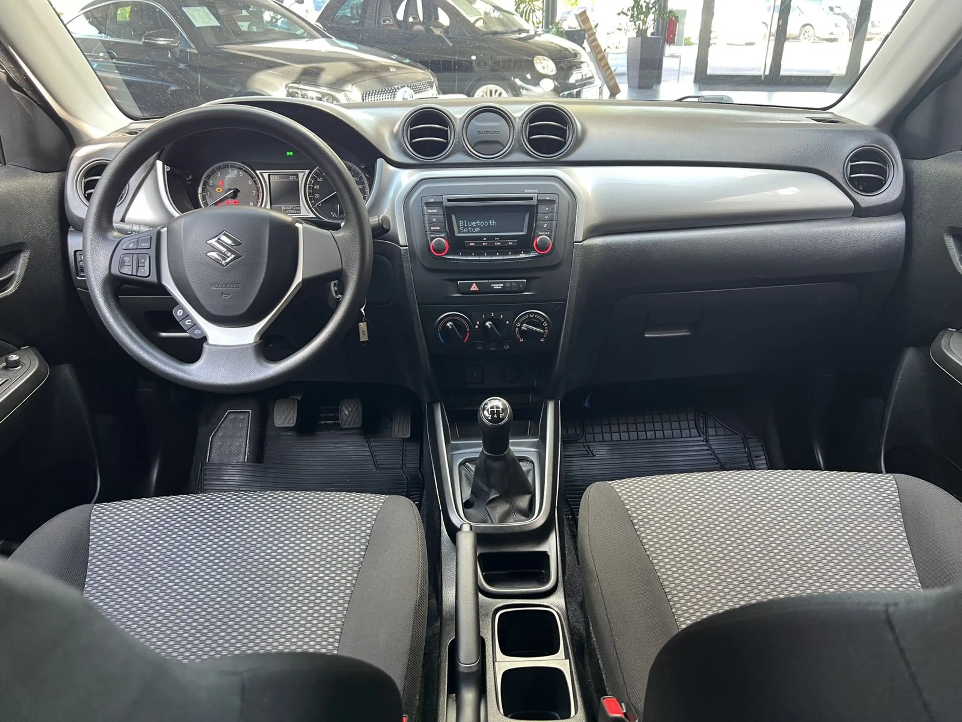 Suzuki Vitara 1.6 Club 4x2 BT AHK — photo 9