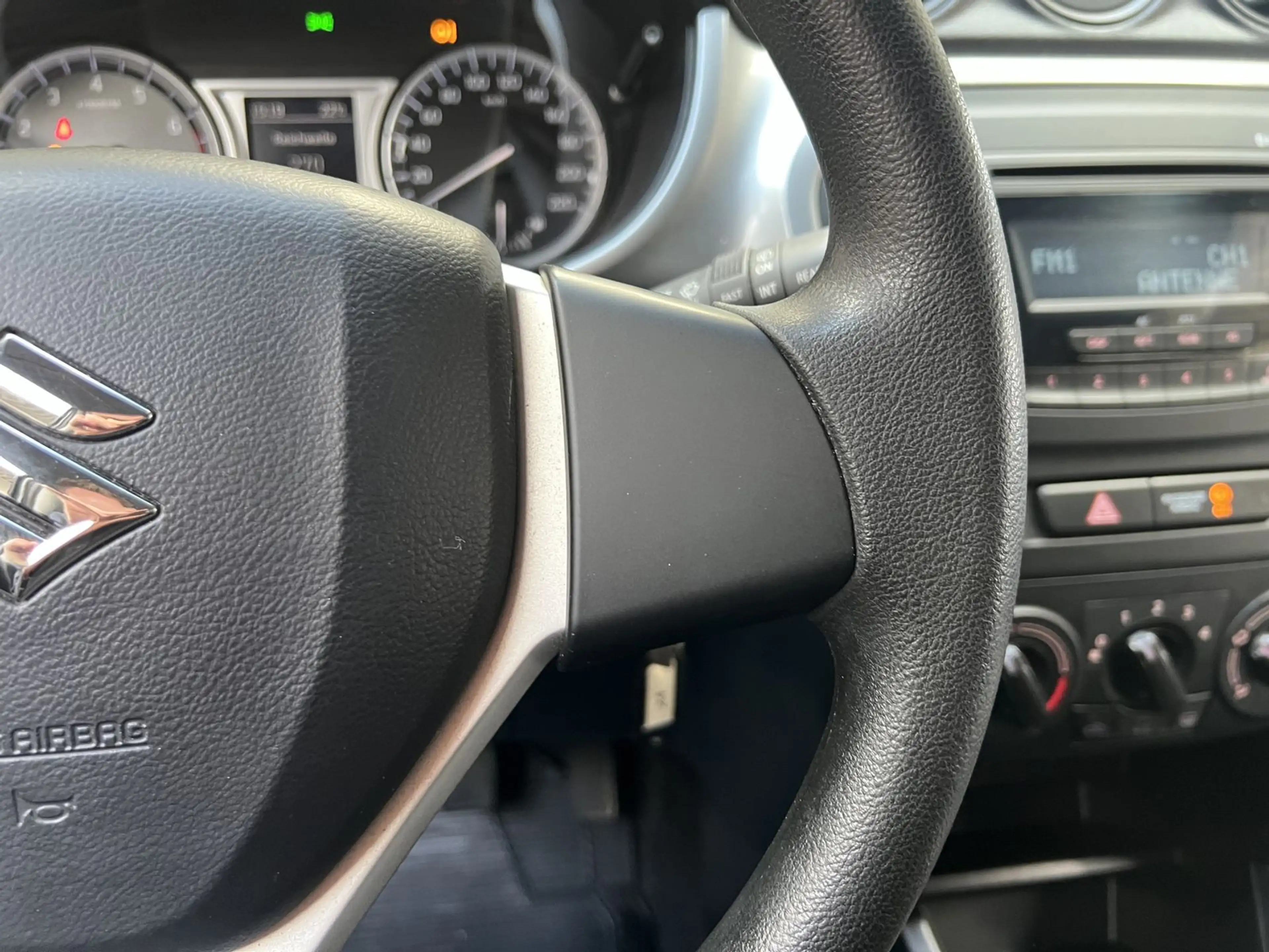 Suzuki Vitara 1.6 Club 4x2 BT AHK — photo 14