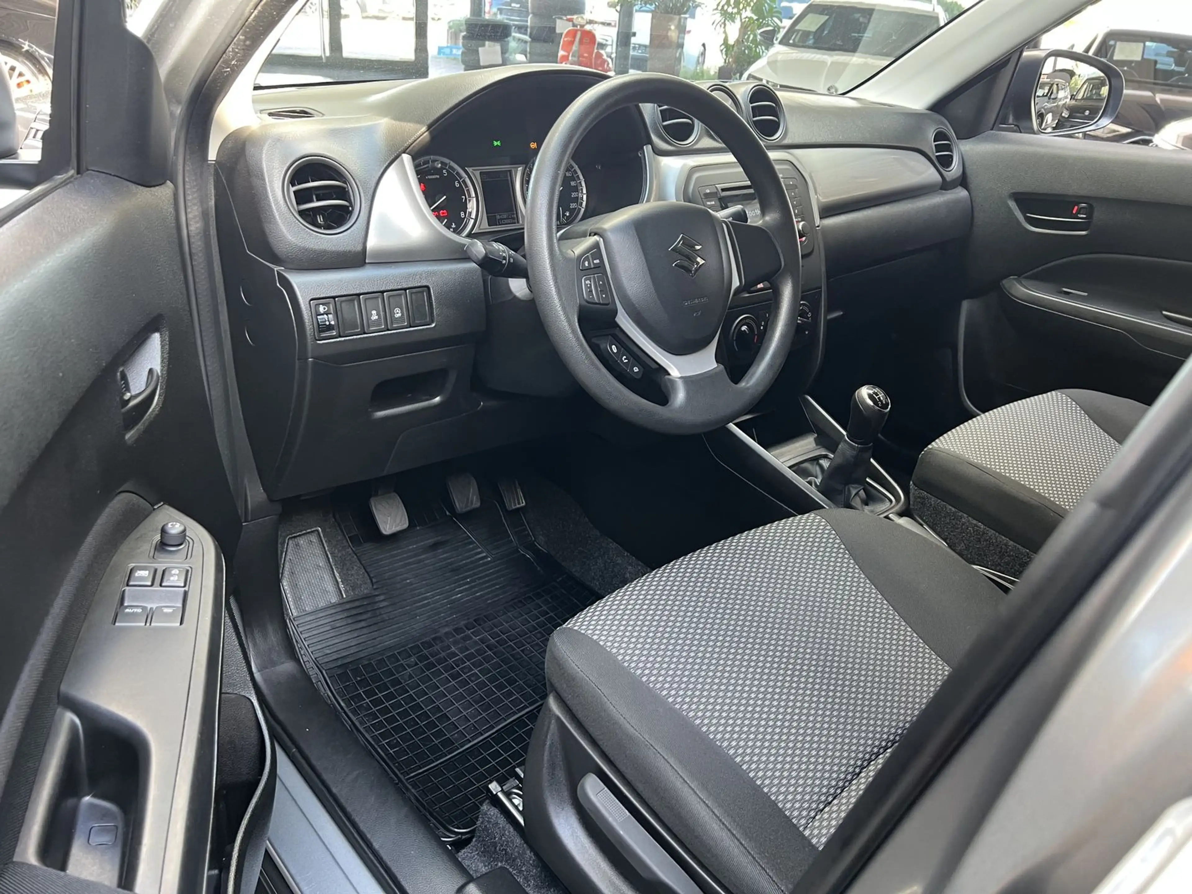 Suzuki Vitara 1.6 Club 4x2 BT AHK — photo 8