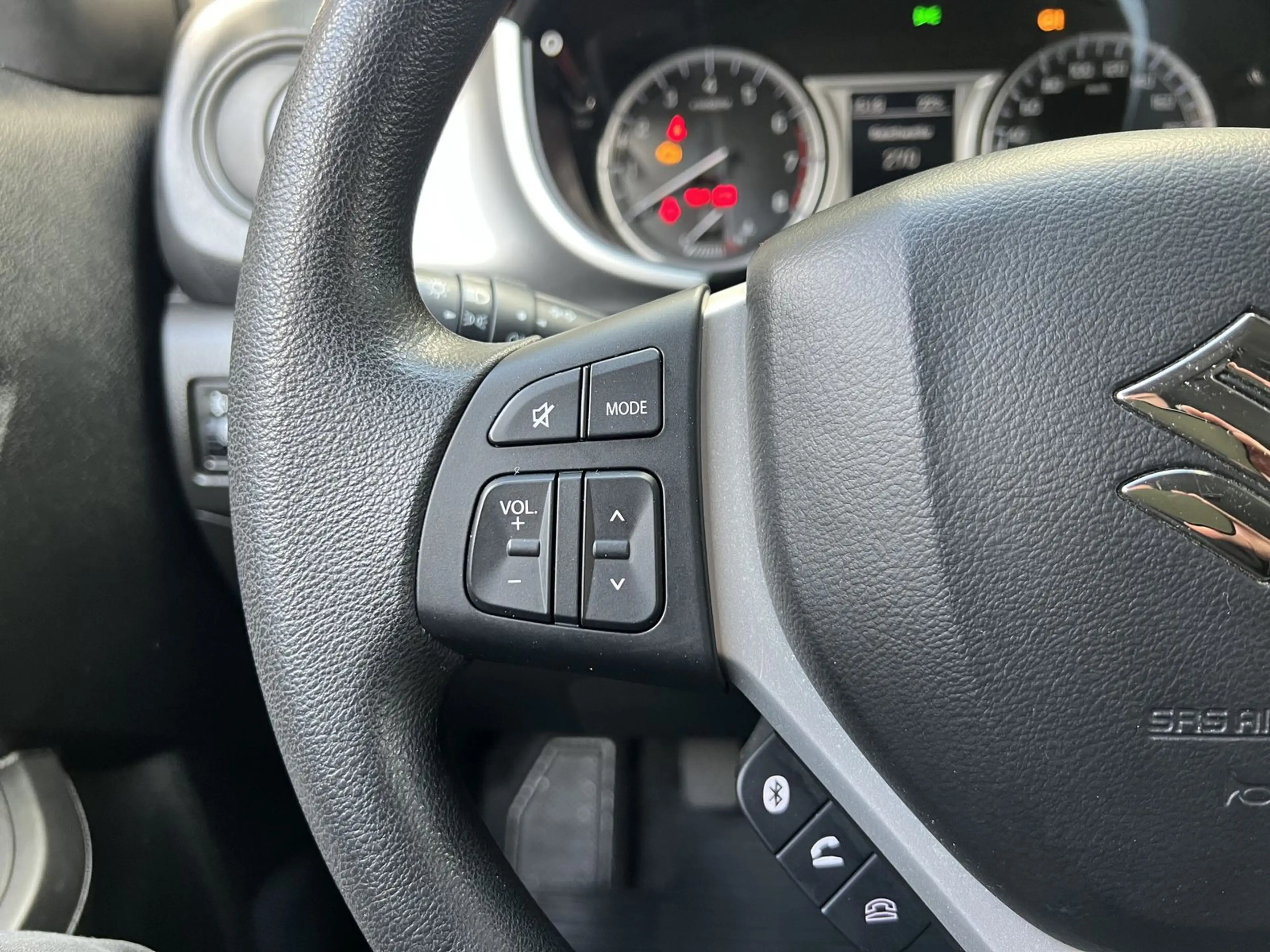Suzuki Vitara 1.6 Club 4x2 BT AHK — photo 11