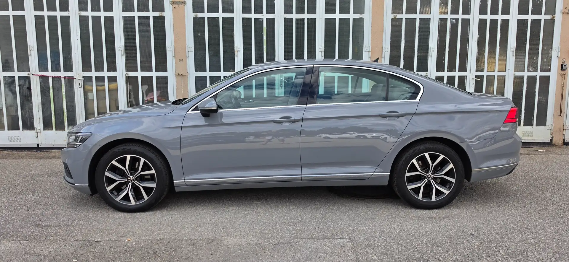 Volkswagen Passat Elegance 2.0TDI *LED*Sofort Kredit*Top Zustand* Grau - 2