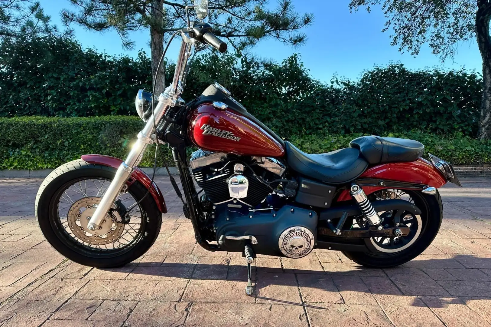 Harley-Davidson Dyna Street Bob Rojo - 1