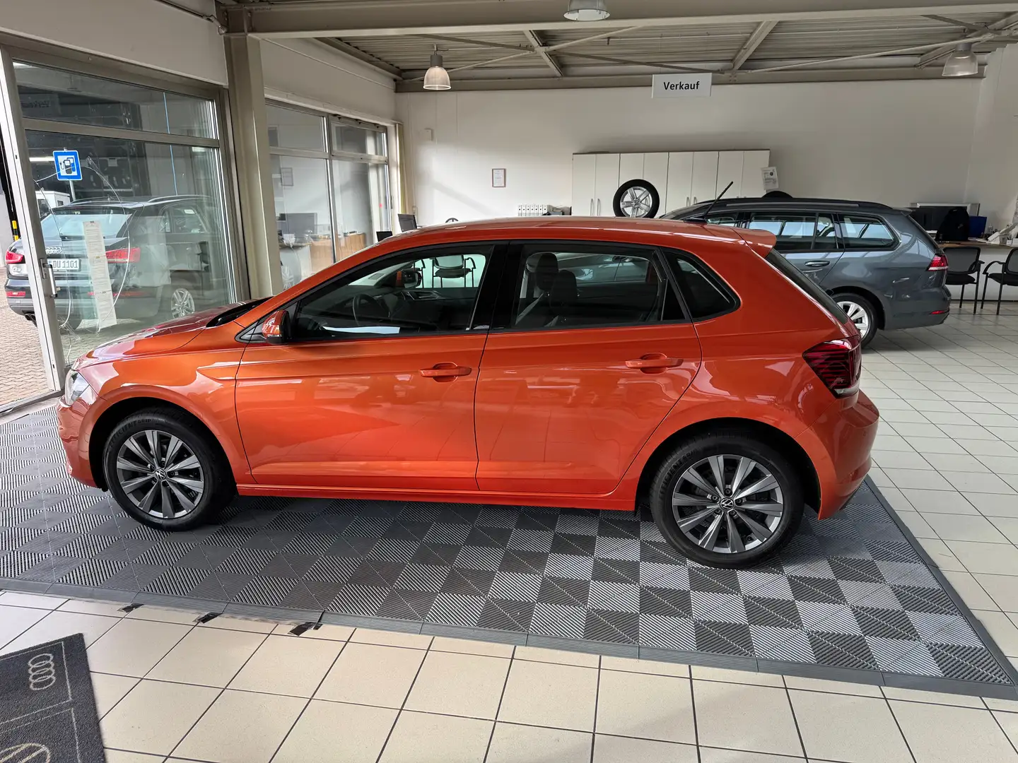 Volkswagen Polo Polo VI 1.0 TSI OPF Highline, 5-Gang,App-Connect Orange - 2