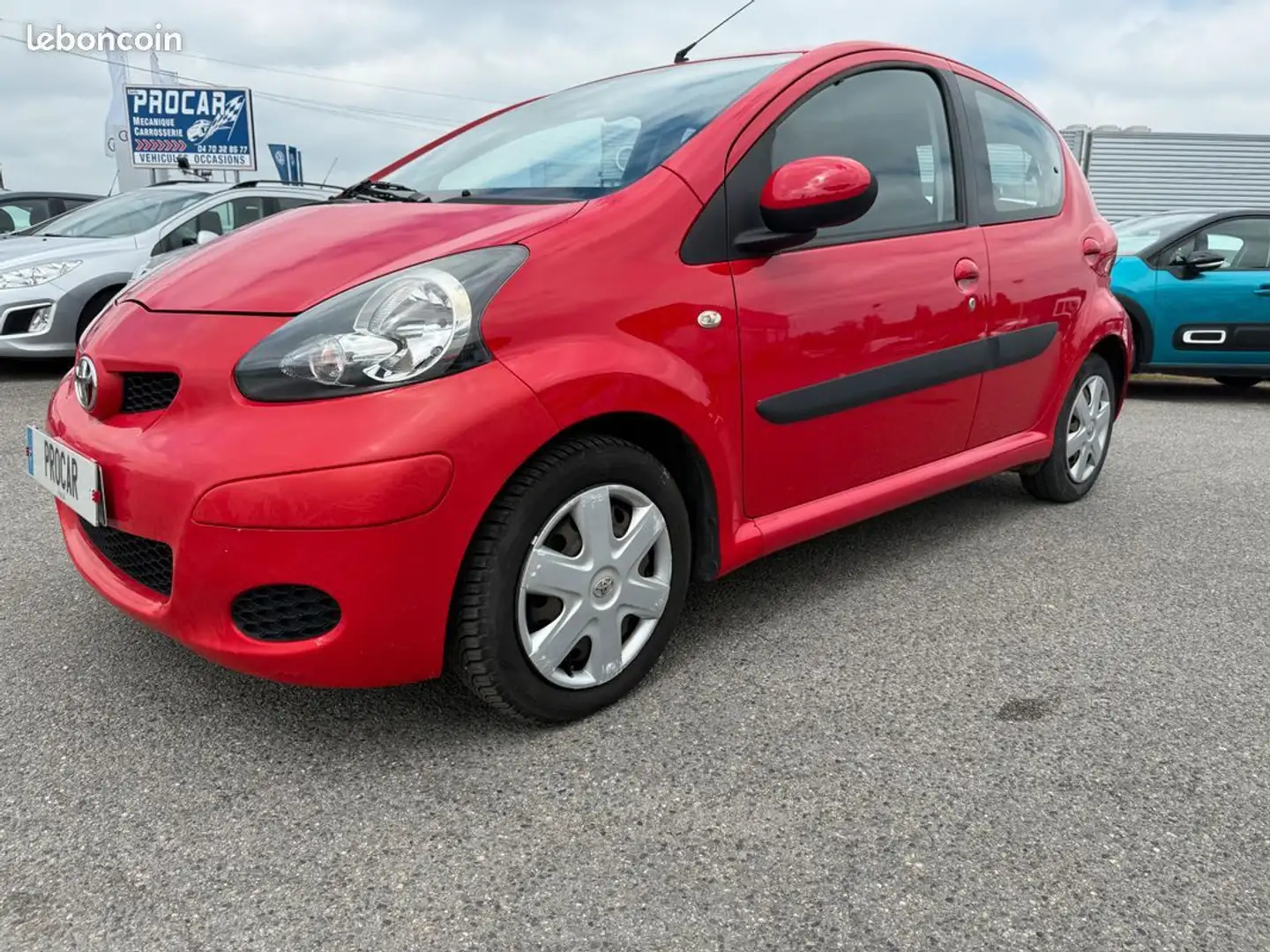 Toyota Aygo 1.0 VVT-i 68 CONFORT Rojo - 1