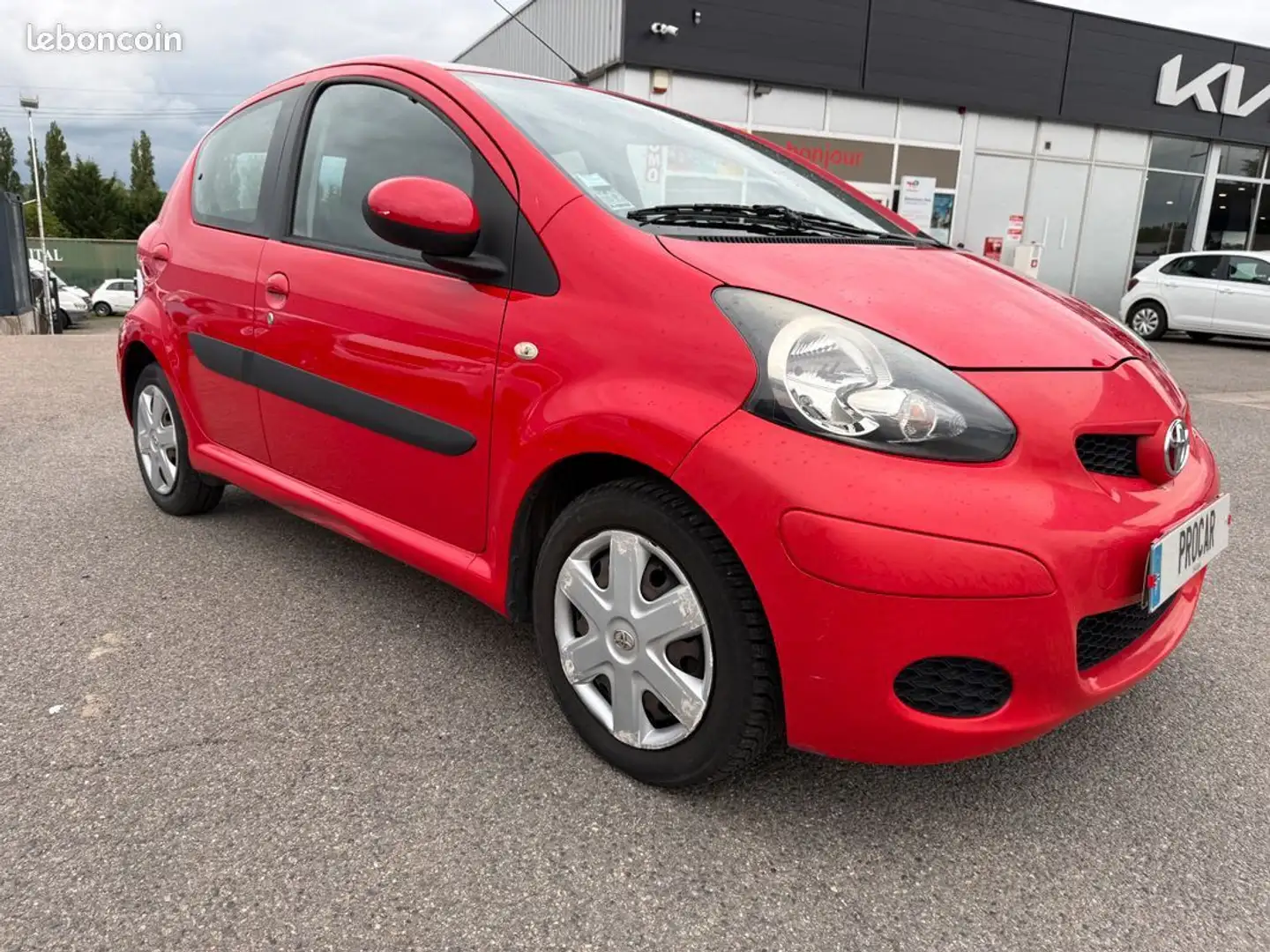 Toyota Aygo 1.0 VVT-i 68 CONFORT Rosso - 2