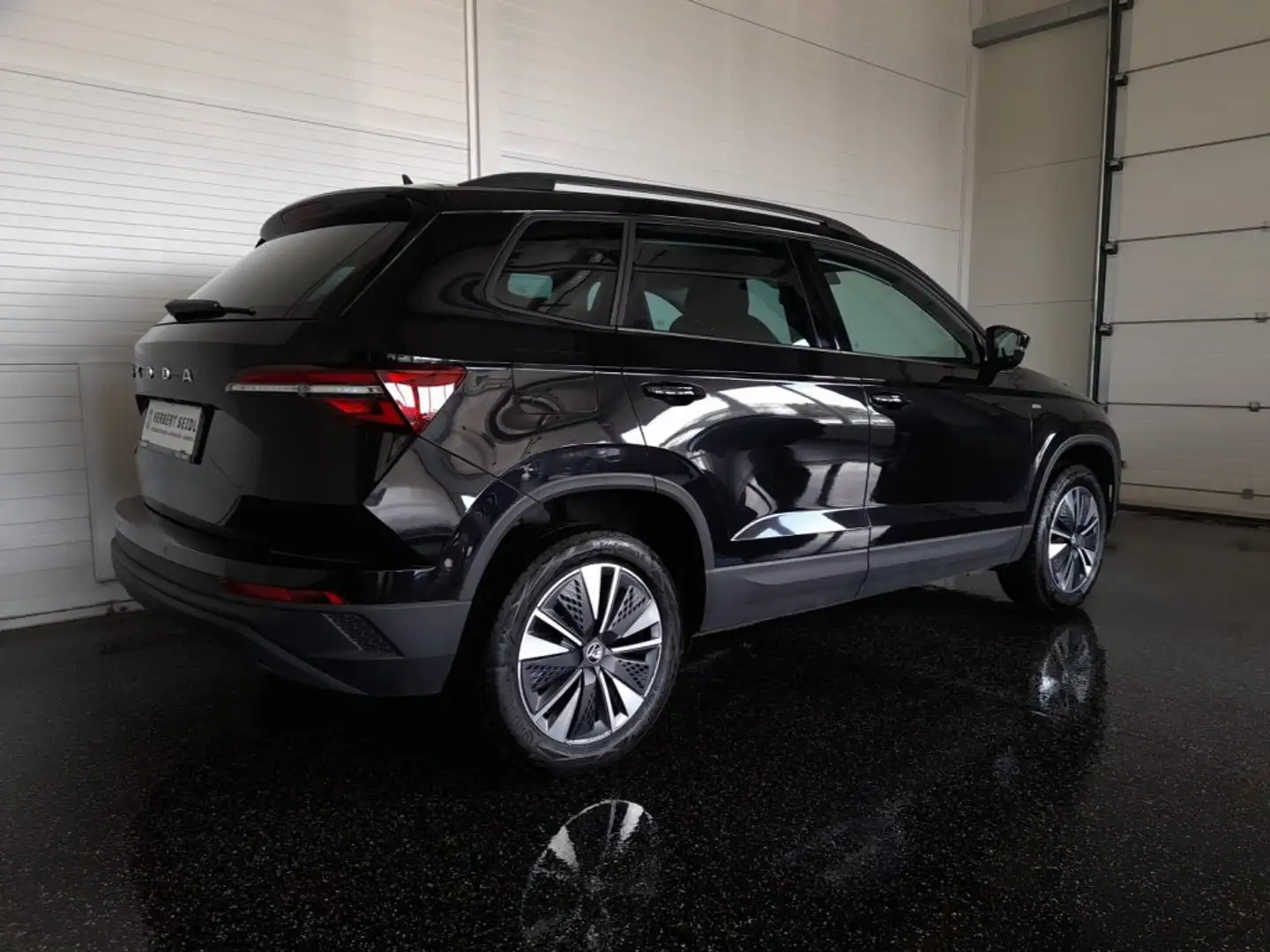 Skoda Karoq TOUR 2,0 TDI DSG *LED MIT DYN BLINKER / VIRTUELL / NAVI / AHV & KAMERA / ACC / PDC / SHZG VO&HI / KEYLESS* Schwarz - 2