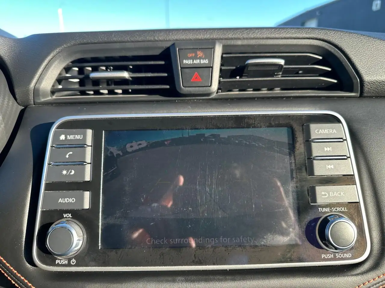 Nissan Versa снимка Nissan Versa