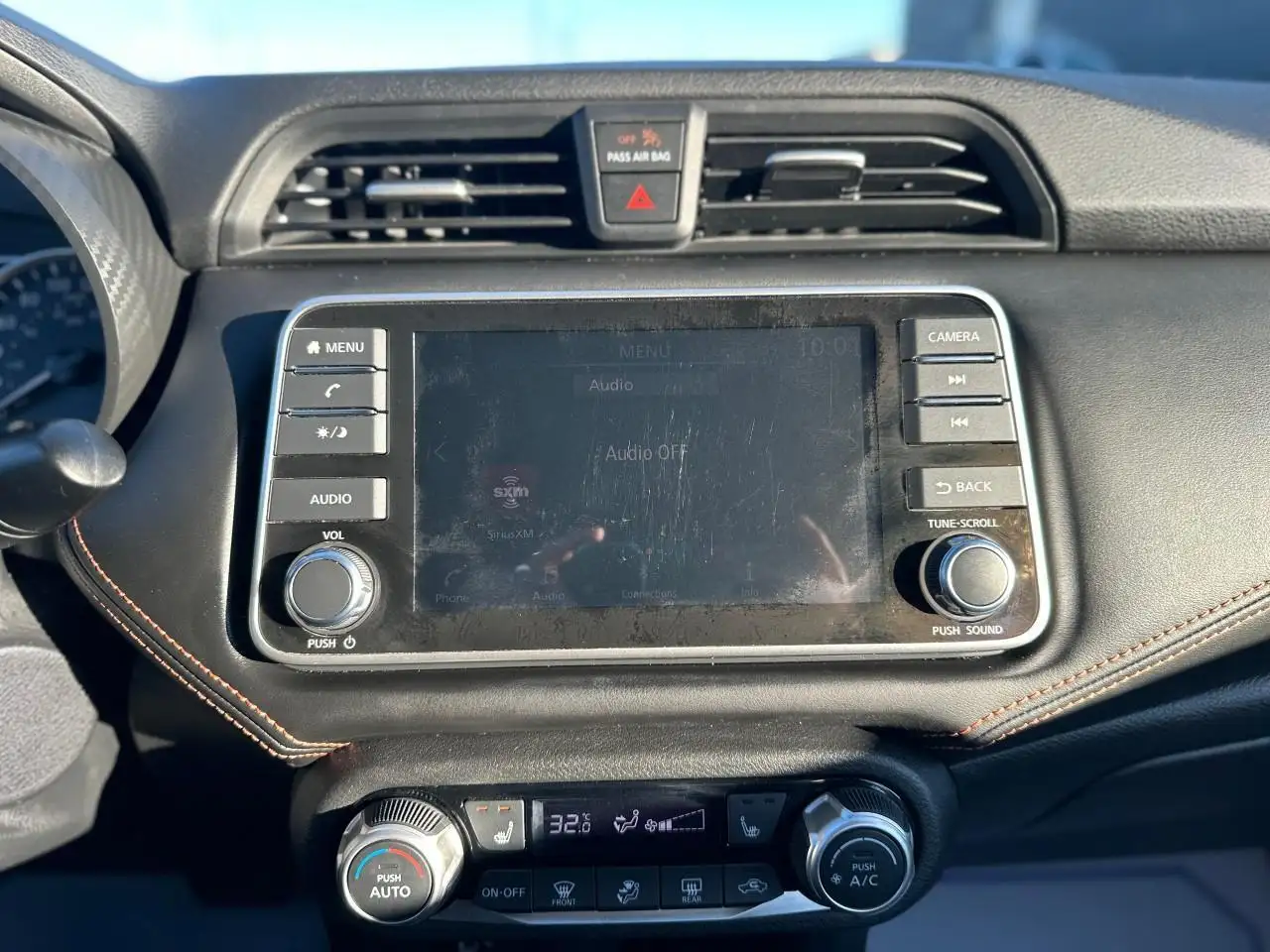 Nissan Versa снимка Nissan Versa
