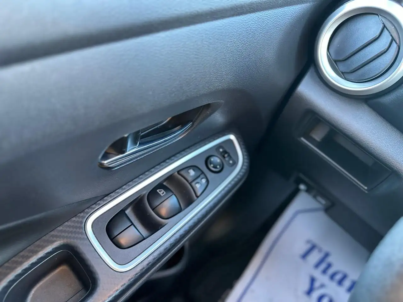 Nissan Versa снимка Nissan Versa