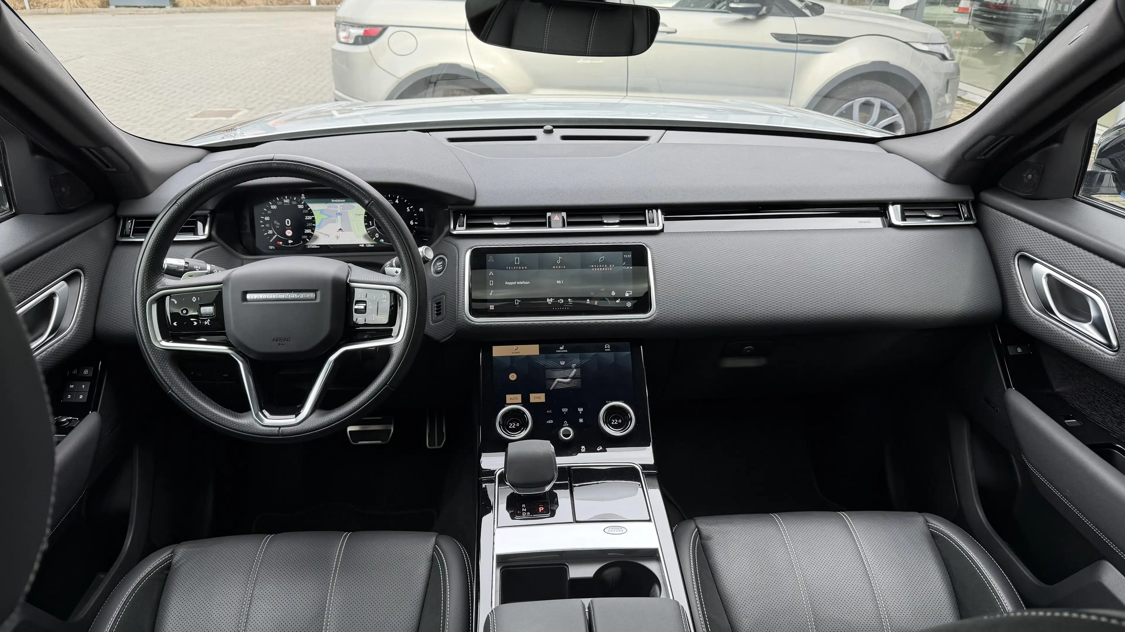 Land Rover Range Rover Velar P250 R-Dynamic SE — photo 6