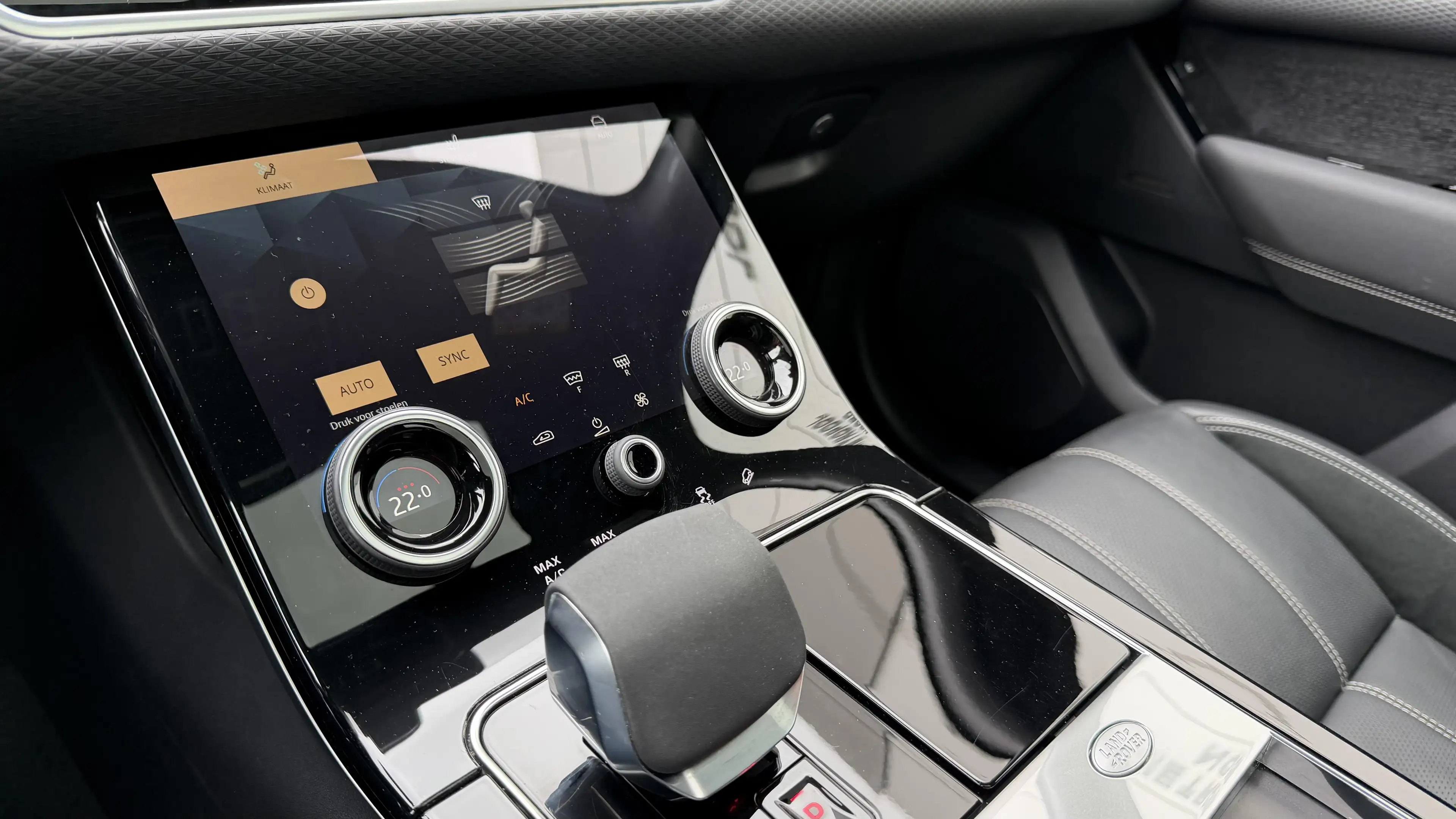 Land Rover Range Rover Velar P250 R-Dynamic SE — photo 12