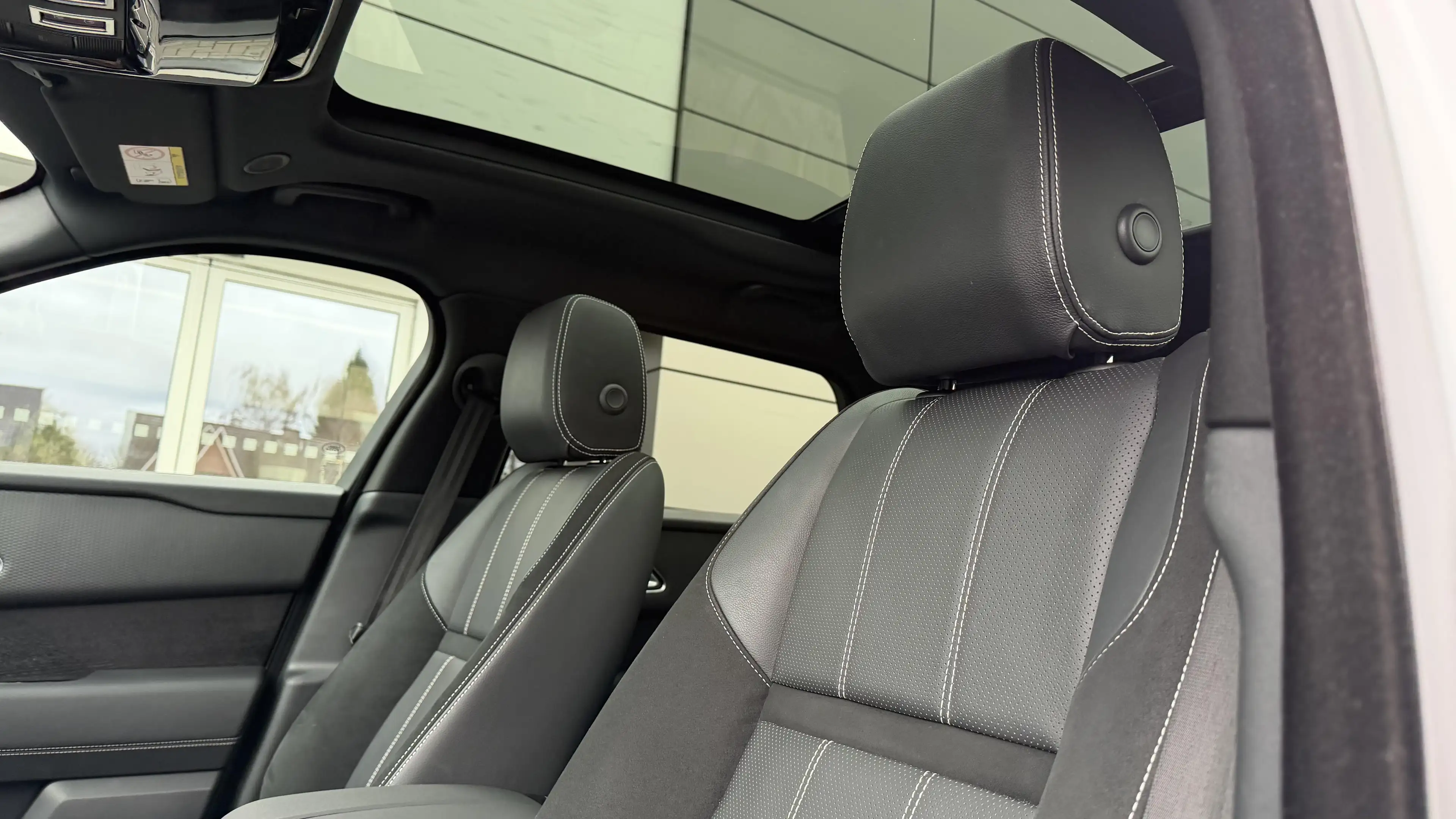 Land Rover Range Rover Velar P250 R-Dynamic SE — photo 8