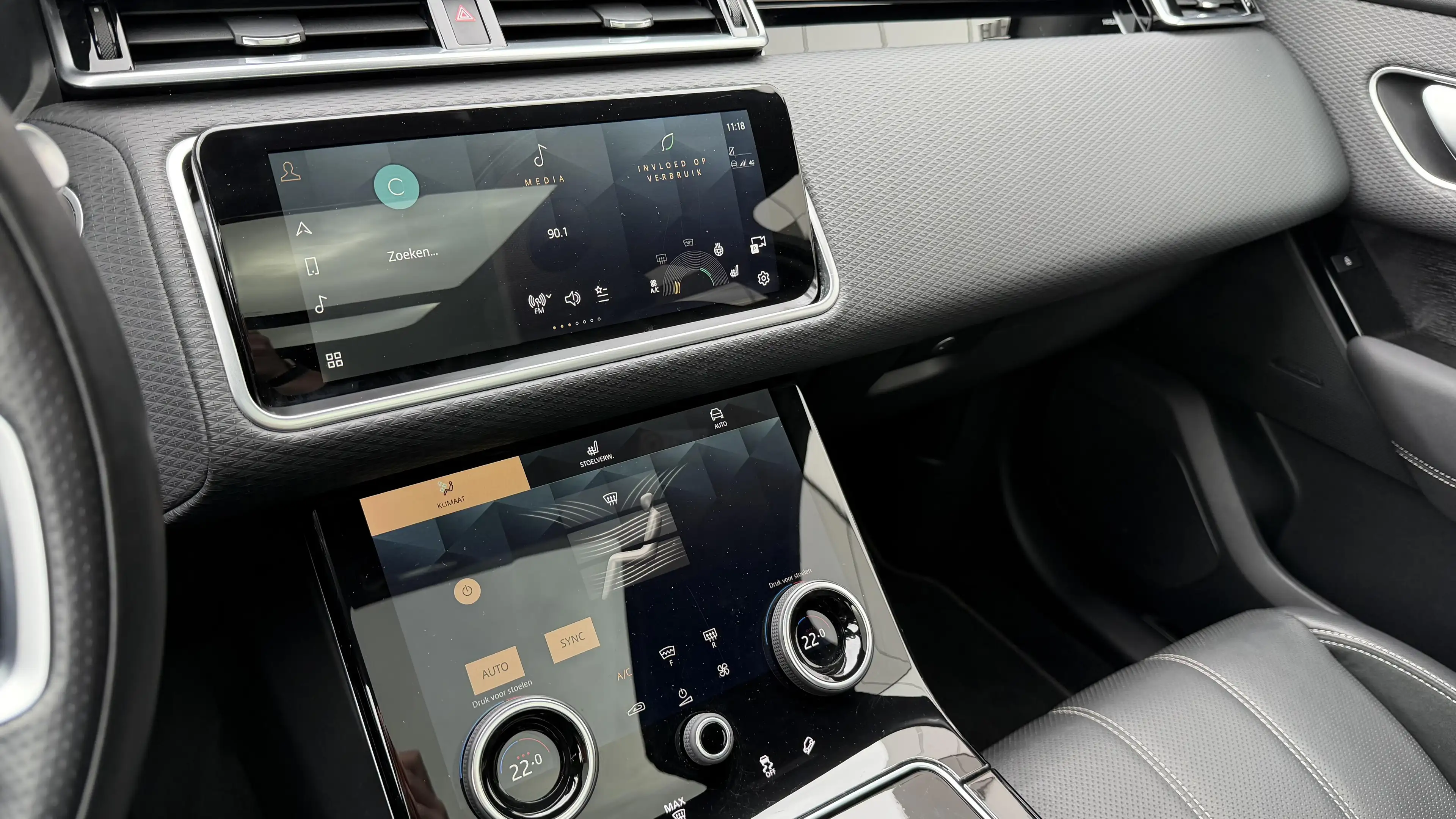 Land Rover Range Rover Velar P250 R-Dynamic SE — photo 10