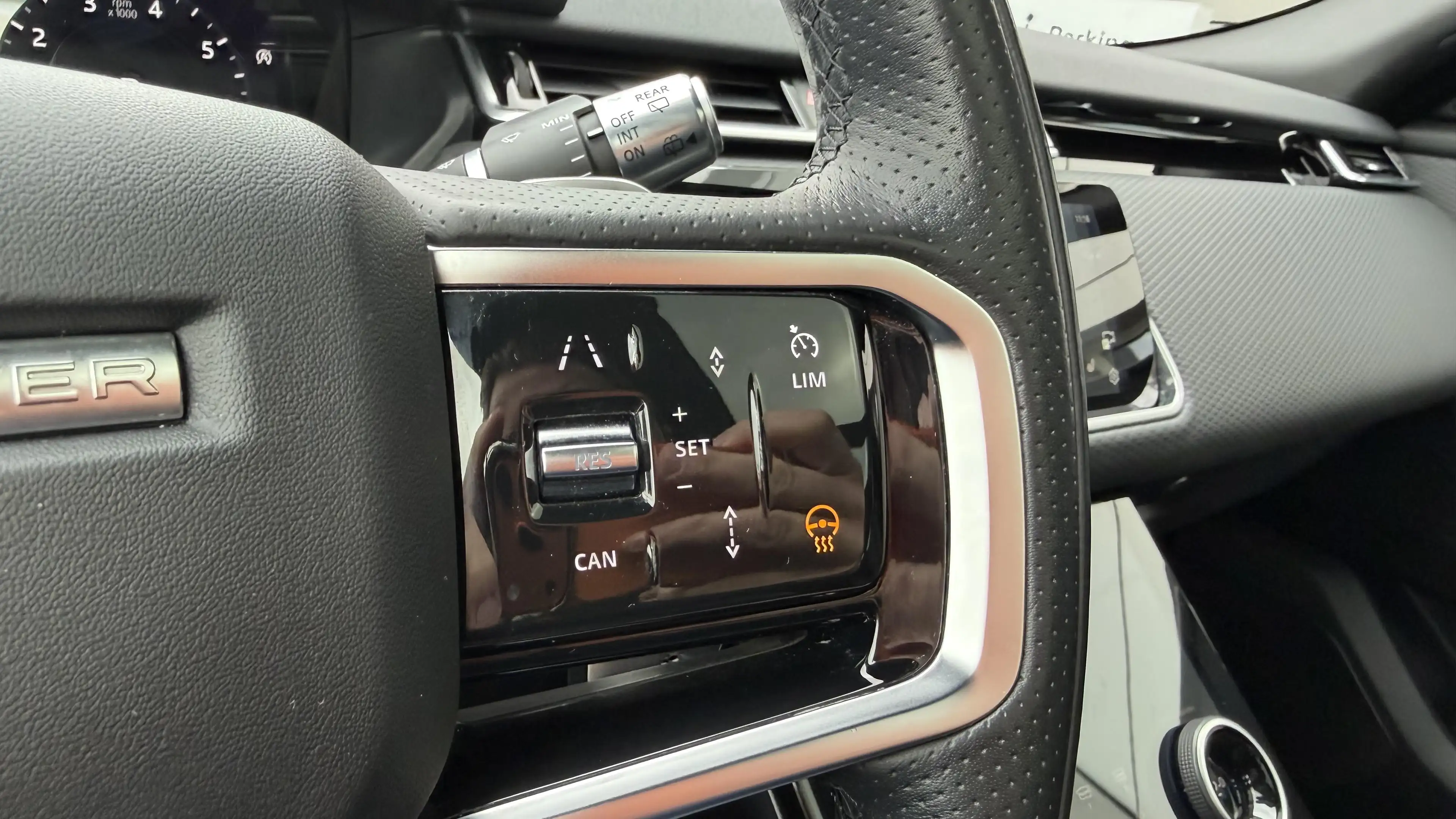 Land Rover Range Rover Velar P250 R-Dynamic SE — photo 13