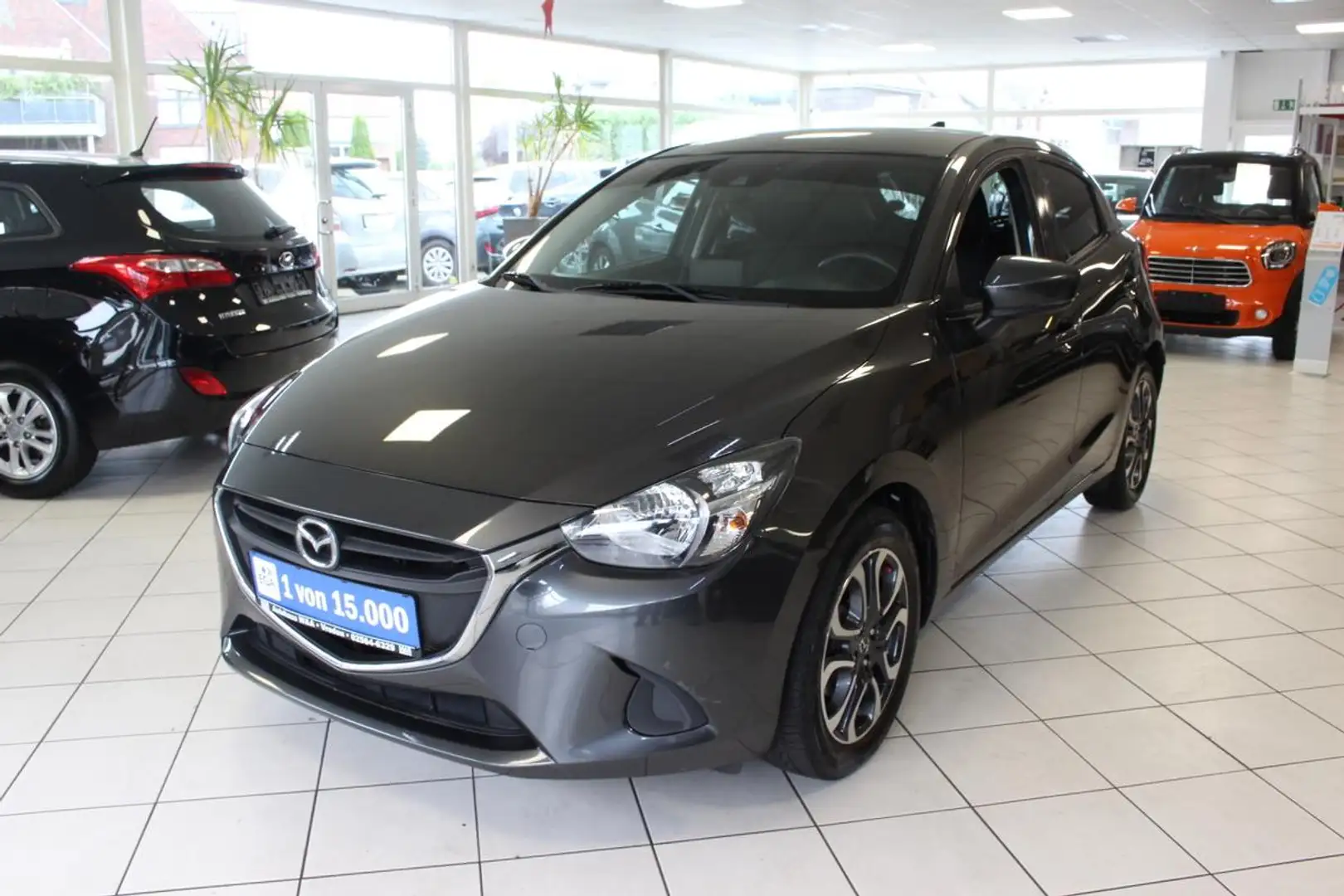 Mazda 2 1.5 SKYACTIV-G 75 Kizoku (EURO 6) Grau - 1