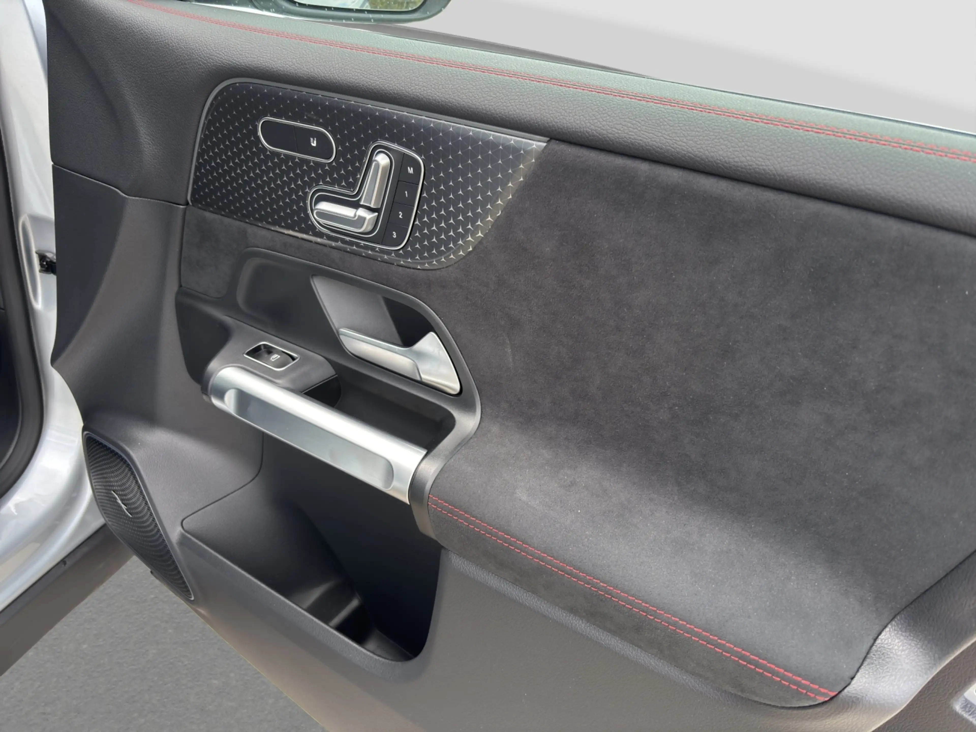 Mercedes-Benz EQB 300 4M AMG*LED*AHK*PDC*360*Burmester*Keyless — photo 14
