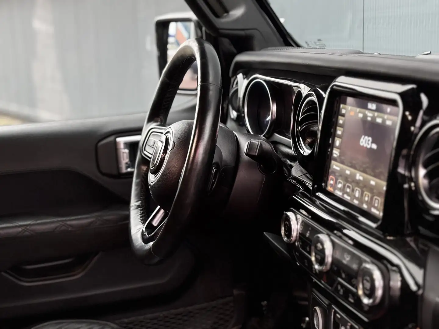 Jeep Wrangler Unlimited Brute 4xe 380 Sahara | Apple-Android | Zwart - 2