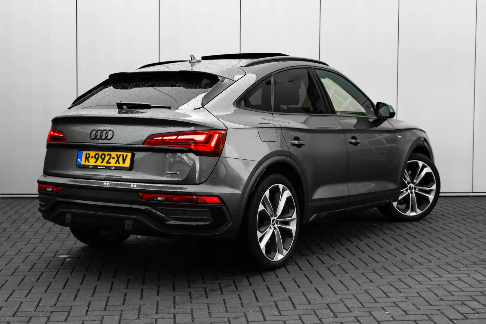 Audi Q5 Sportback 50 TFSI e S edition 299PK | Luchtvering Gris - 2