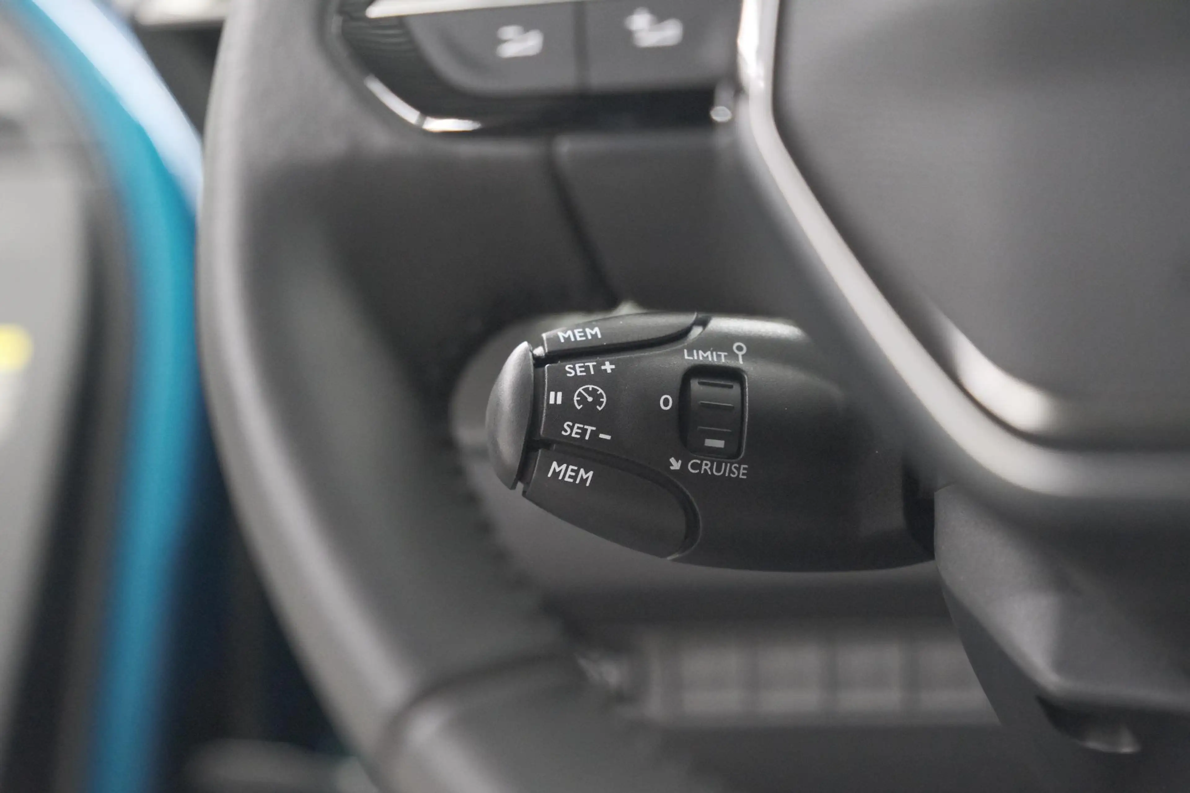 Peugeot e-2008 EV Allure Avantage 54 kWh | SOH 97,8% | 11 KW Lade — photo 3