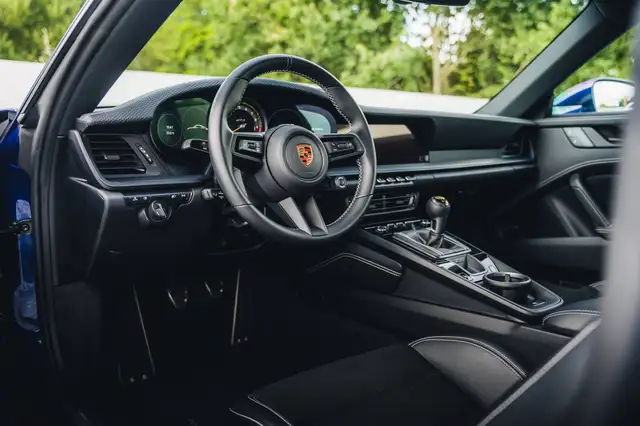 Porsche 911 view 11