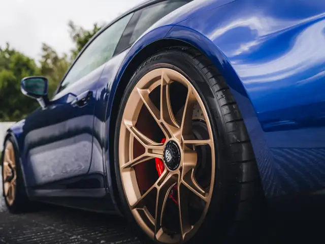 Porsche 911 view 10