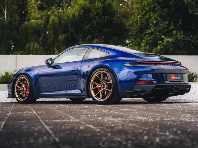 Porsche 911 view 9
