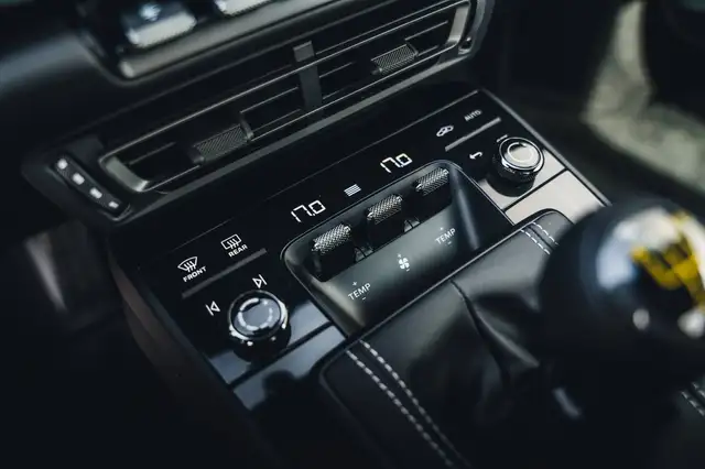 Porsche 911 view 13