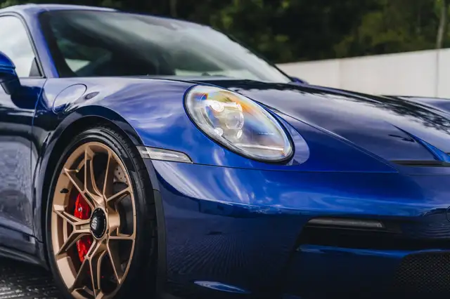 Porsche 911 view 5
