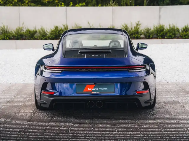 Porsche 911 view 8