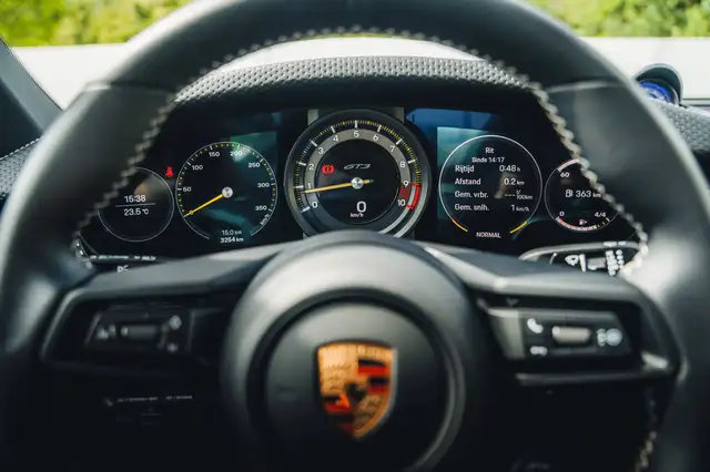 Porsche 911 view 12