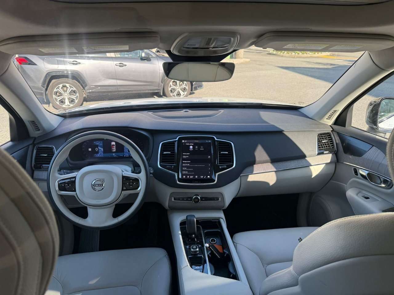 2023 Volvo XC90 Plus Dark Theme Local | Accident-Free | Low Mileag thumb 8
